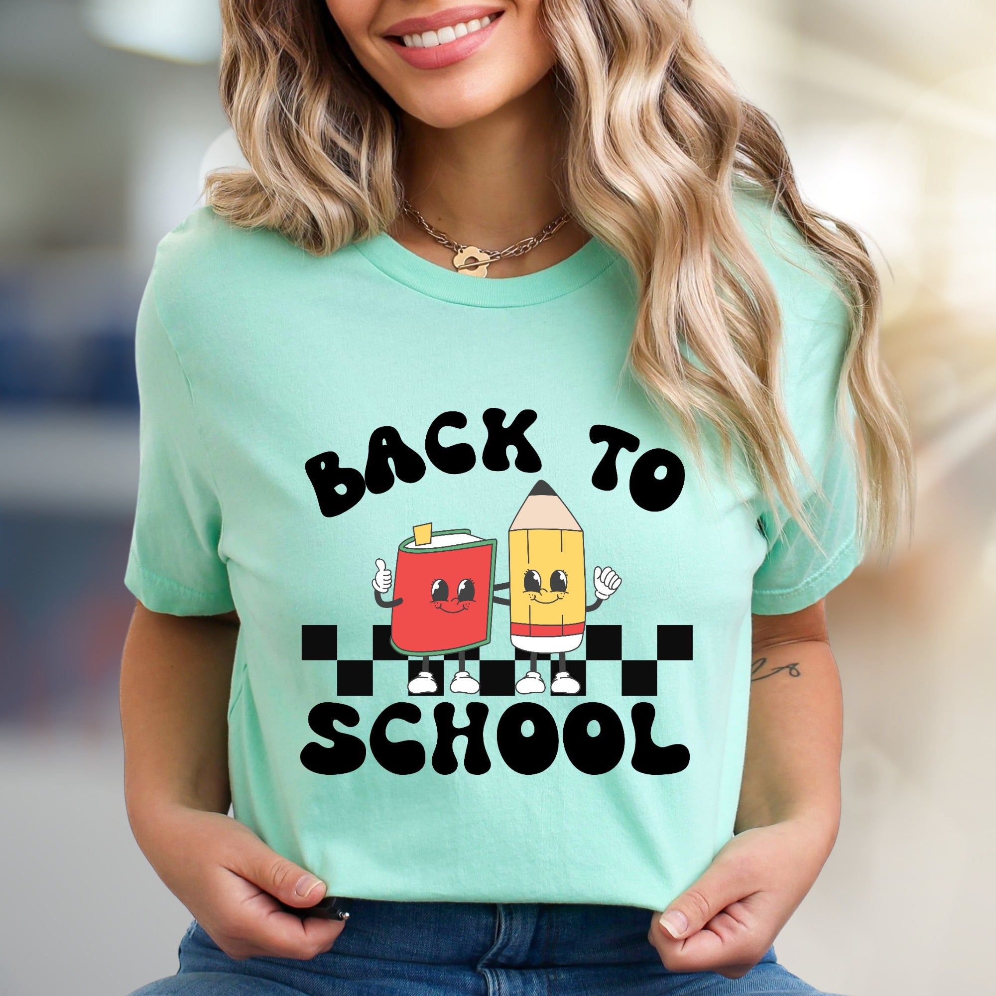 "Back To School" Retro Graphic Tee, a Nostalgic Pick for Students & Teachers