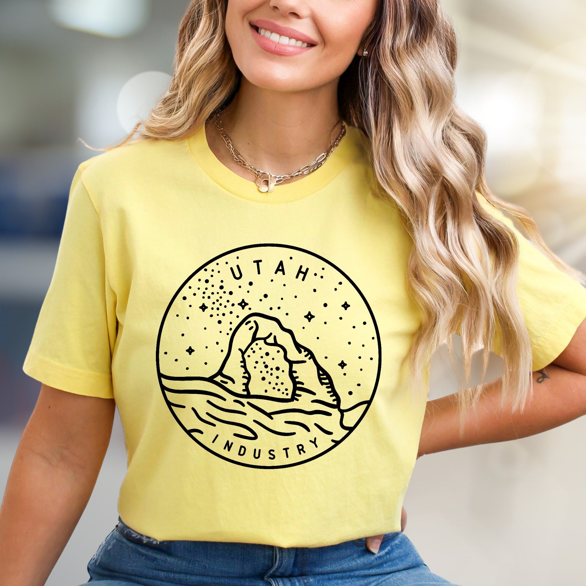 "UTAH INDUSTRY" Arches Starlight Graphic Tee, a Nature-Inspired Pick for Adventurers