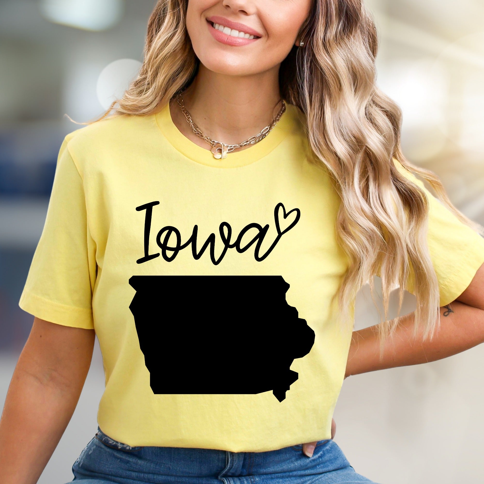 “Iowa” State Outline Graphic Tee, a Hometown Love Pick for Residents