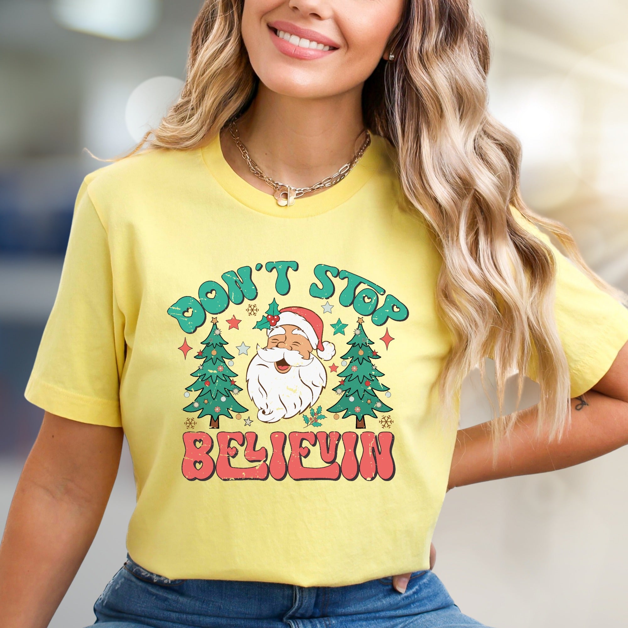 “Don't Stop Believin'” Retro Christmas Graphic Tee, a Festive Holiday Pick for Enthusiasts
