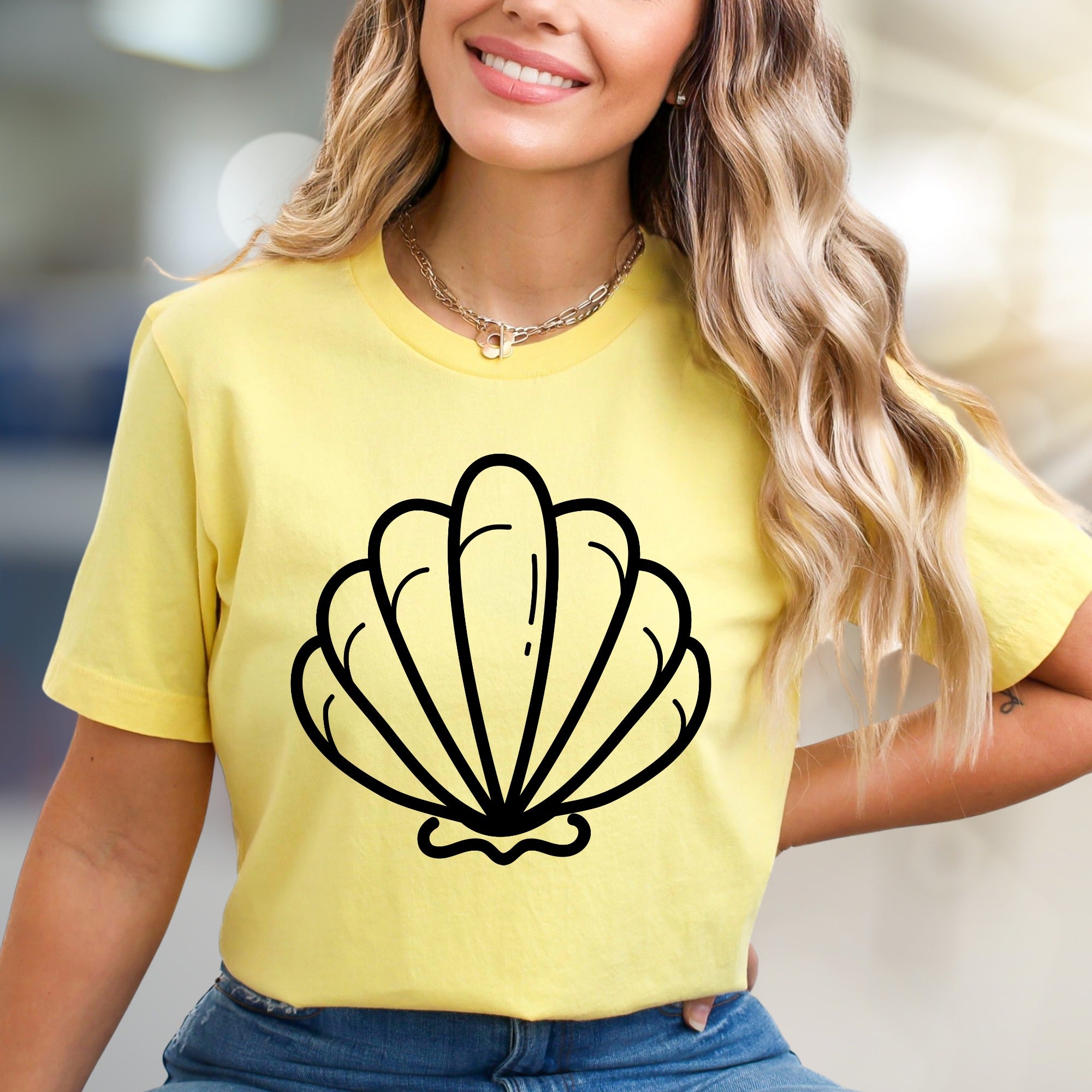 Minimalist Seashell Graphic Tee, A Coastal Chic Pick for Beach Lovers