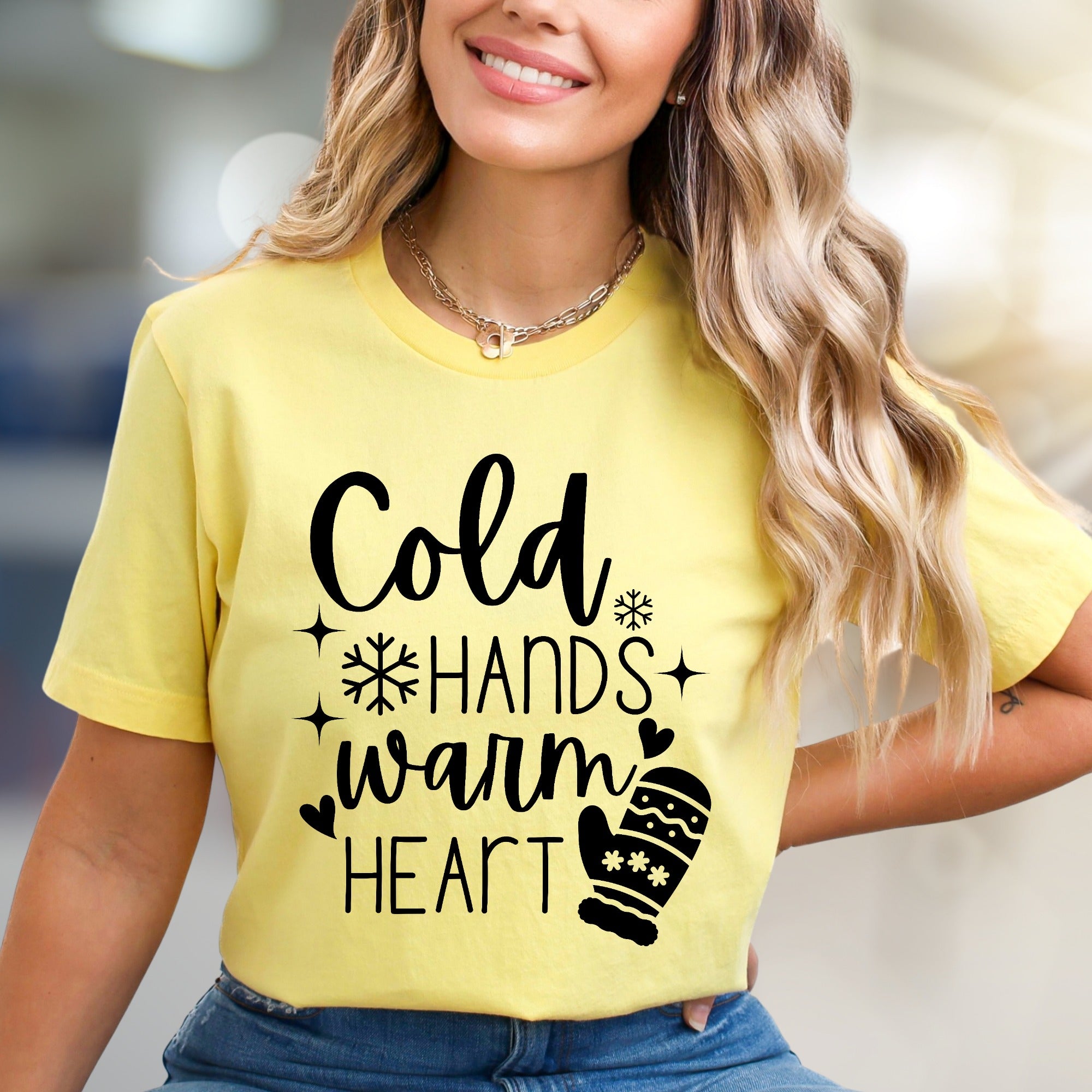 "Cold Hands Warm Heart" Winter Graphic Tee, a Cozy Pick for Holiday Enthusiasts