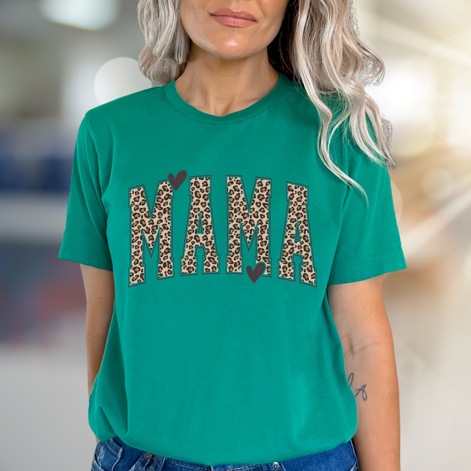 "MAMA" Leopard Print Graphic Tee, a Chic Motherhood Pick for Style Enthusiasts