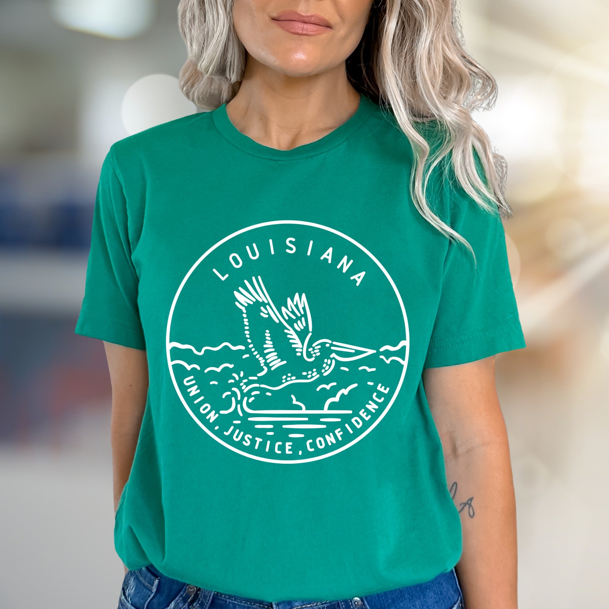 "LOUISIANA" Pelican Seal Graphic Tee, a State Pride Pick for Souvenir Lovers