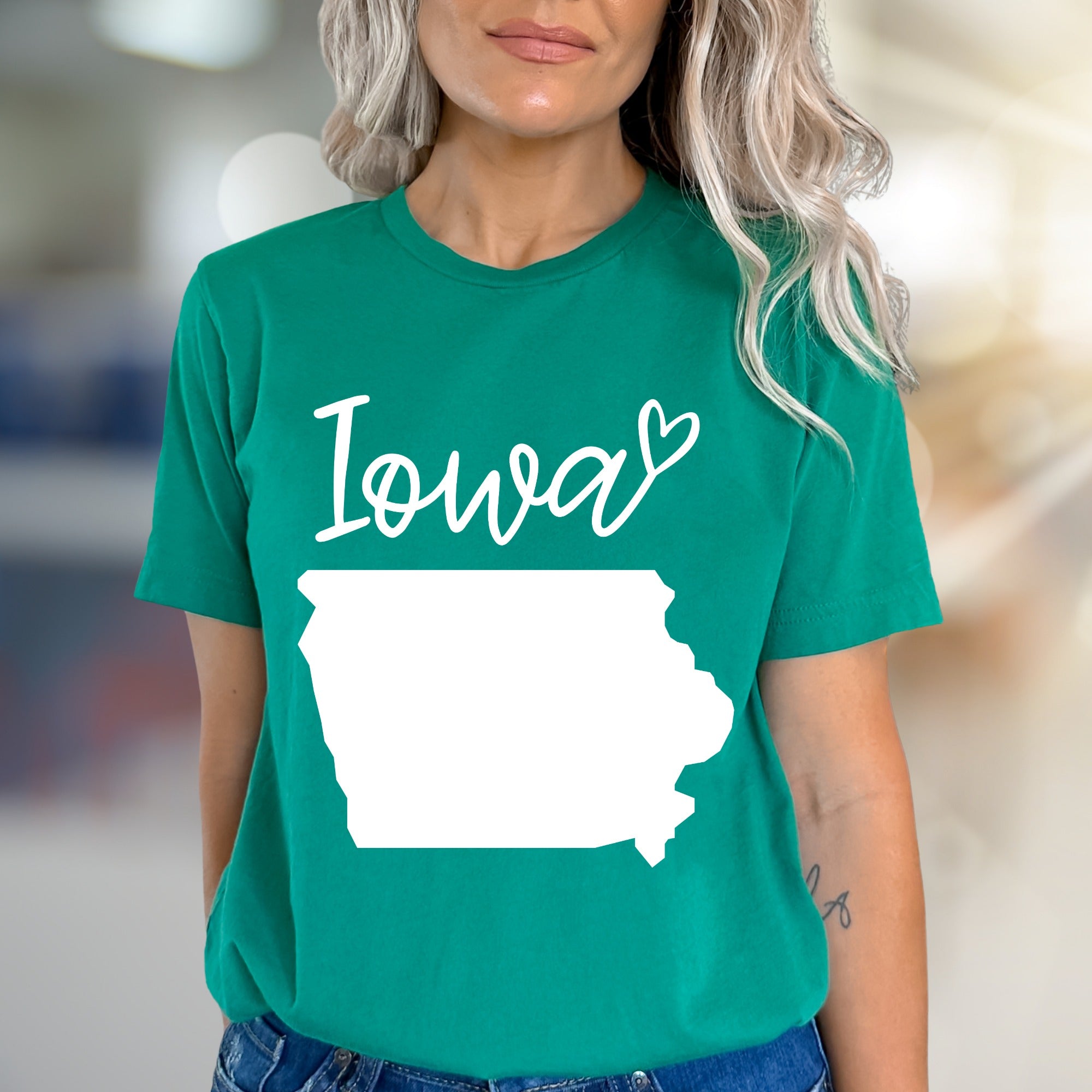 “Iowa” State Outline Graphic Tee, a Hometown Love Pick for Residents