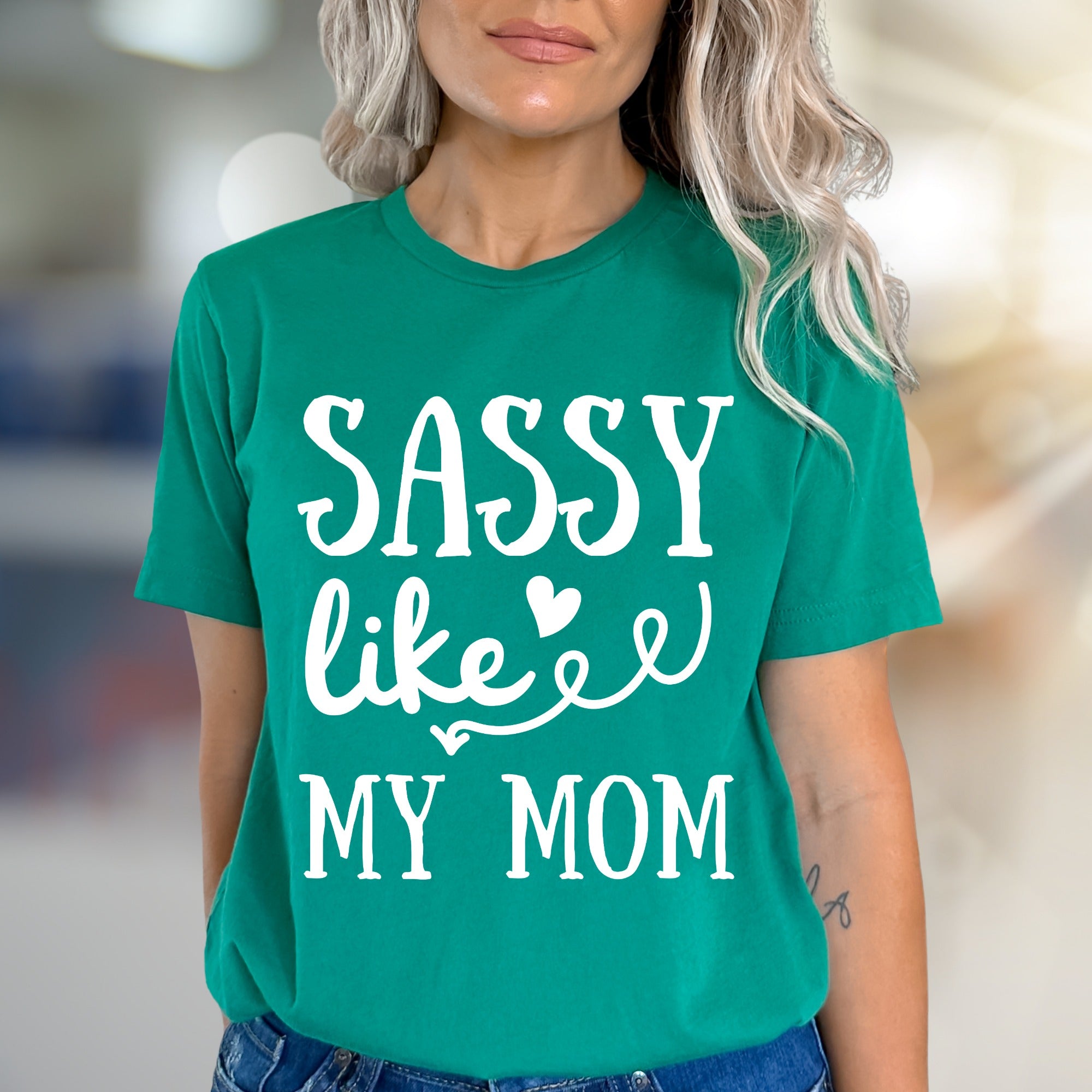 "Sassy Like My Mom" Chic Text Graphic Tee, a Mother-Daughter Style Pick for Trendsetters