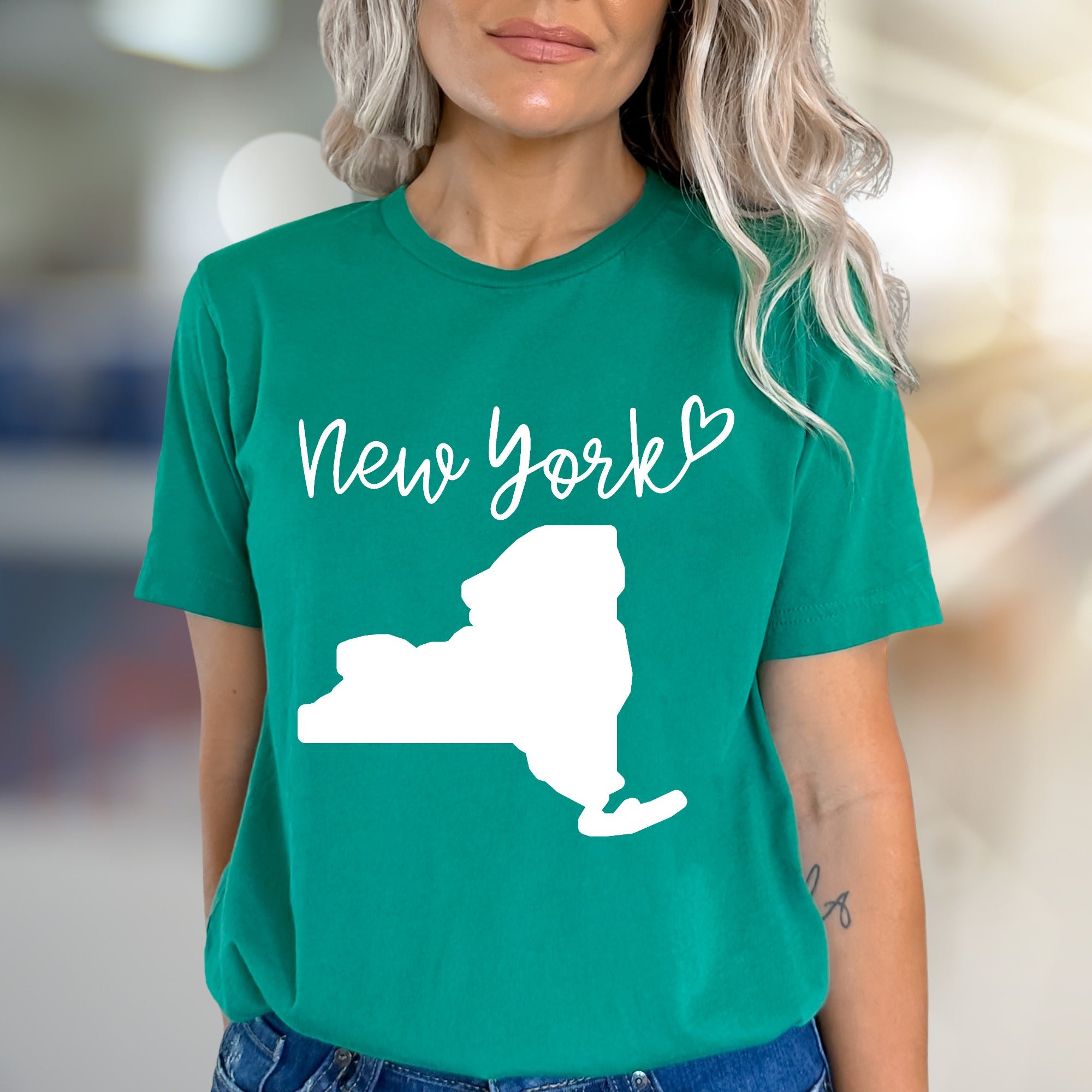 “New York” Landmark Graphic Tee, a State Pride Pick for Travelers