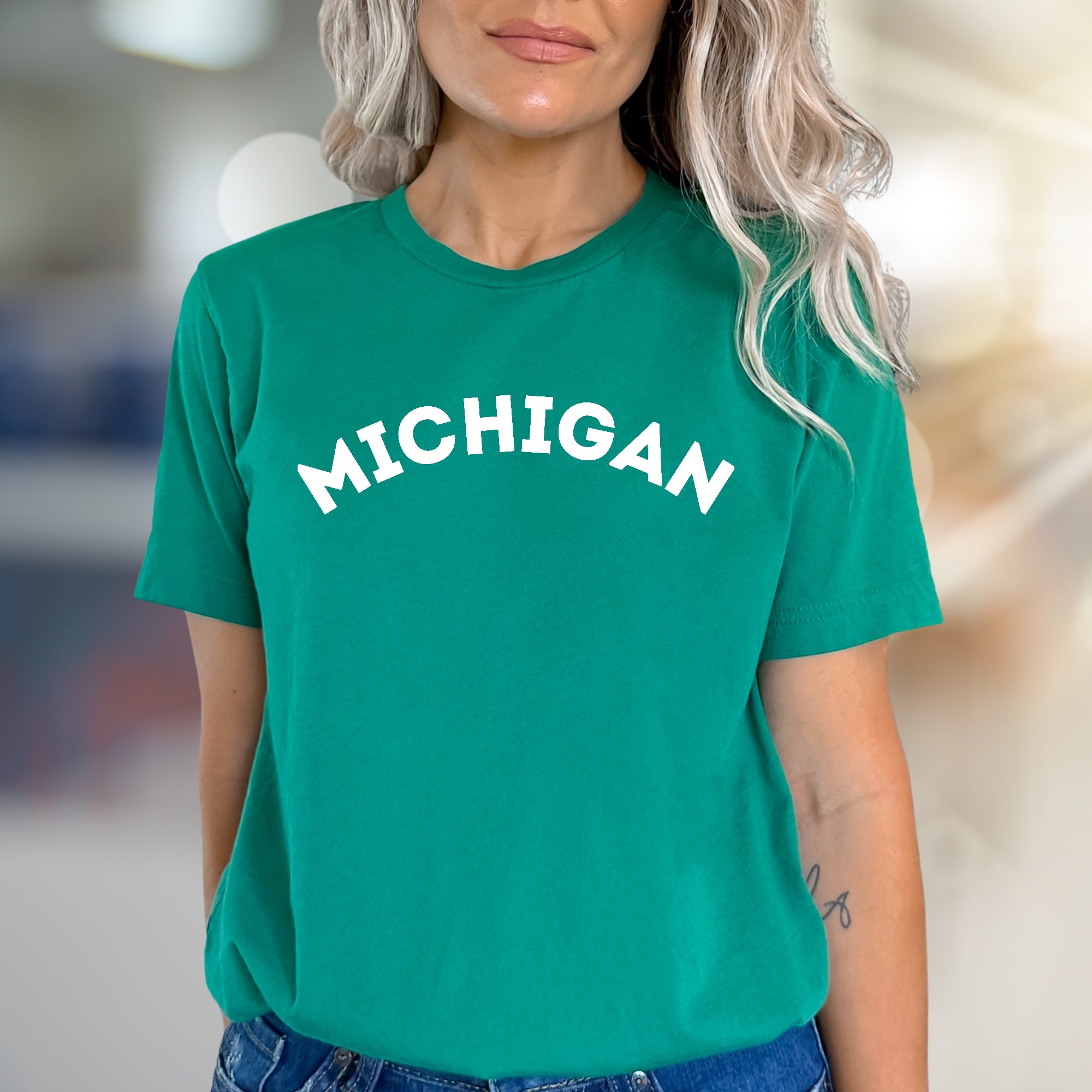 "MICHIGAN" Arch State Graphic Tee, a Collegiate Pride Pick for Enthusiasts