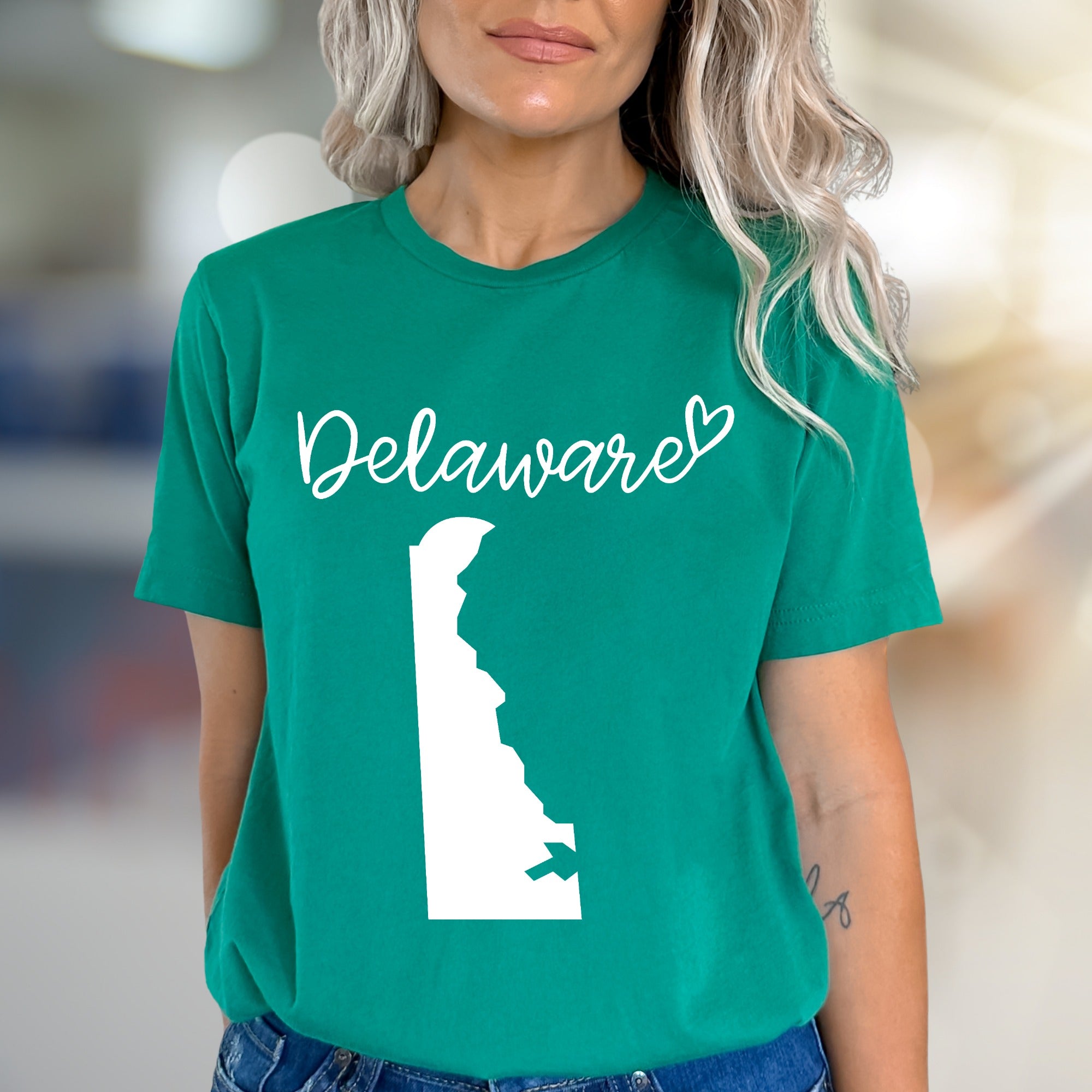 "Delaware" State Map Graphic Tee, a Hometown Pride Pick for Residents & Fans