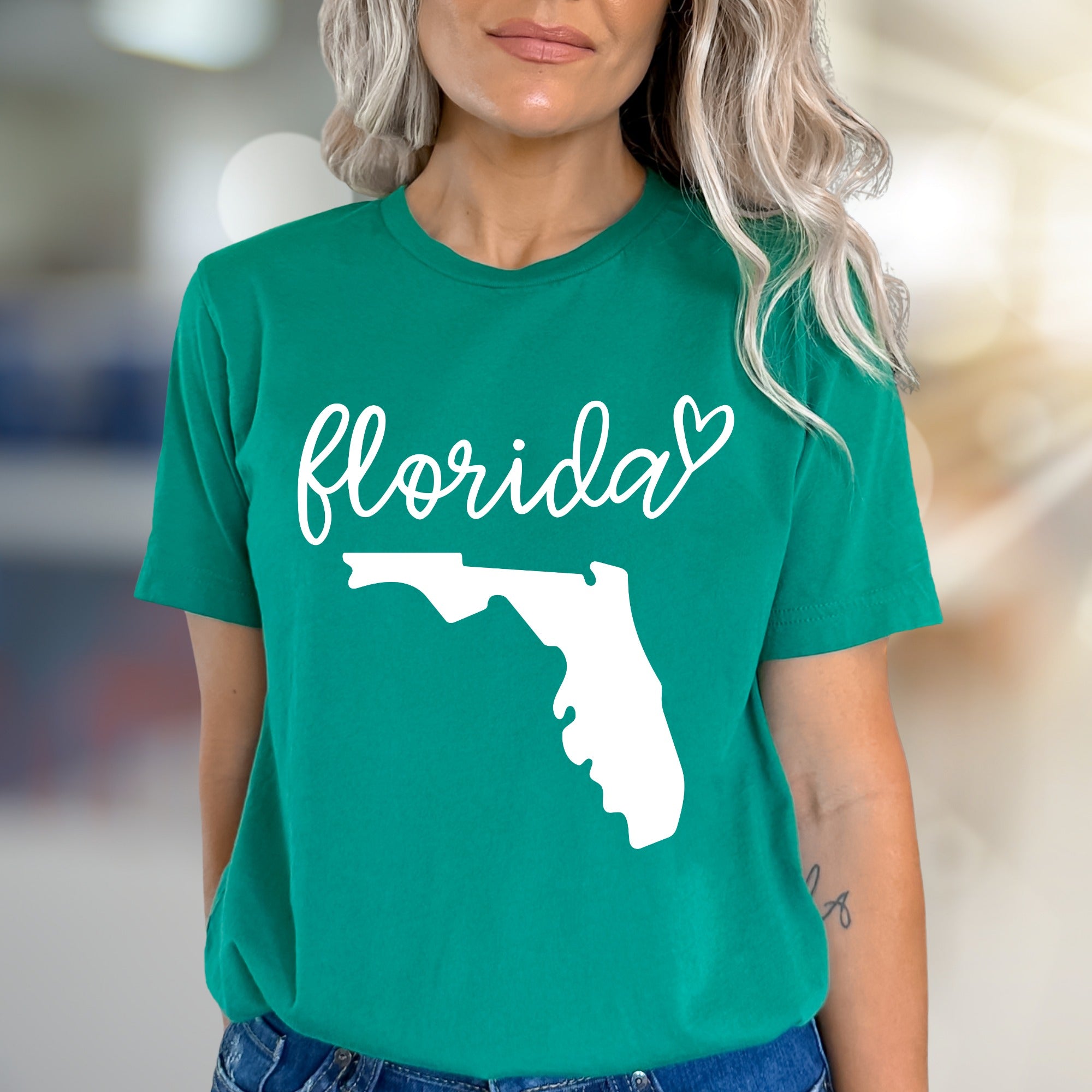 "Florida" State Outline & Script Graphic Tee, a Sunshine State Pick for Travelers