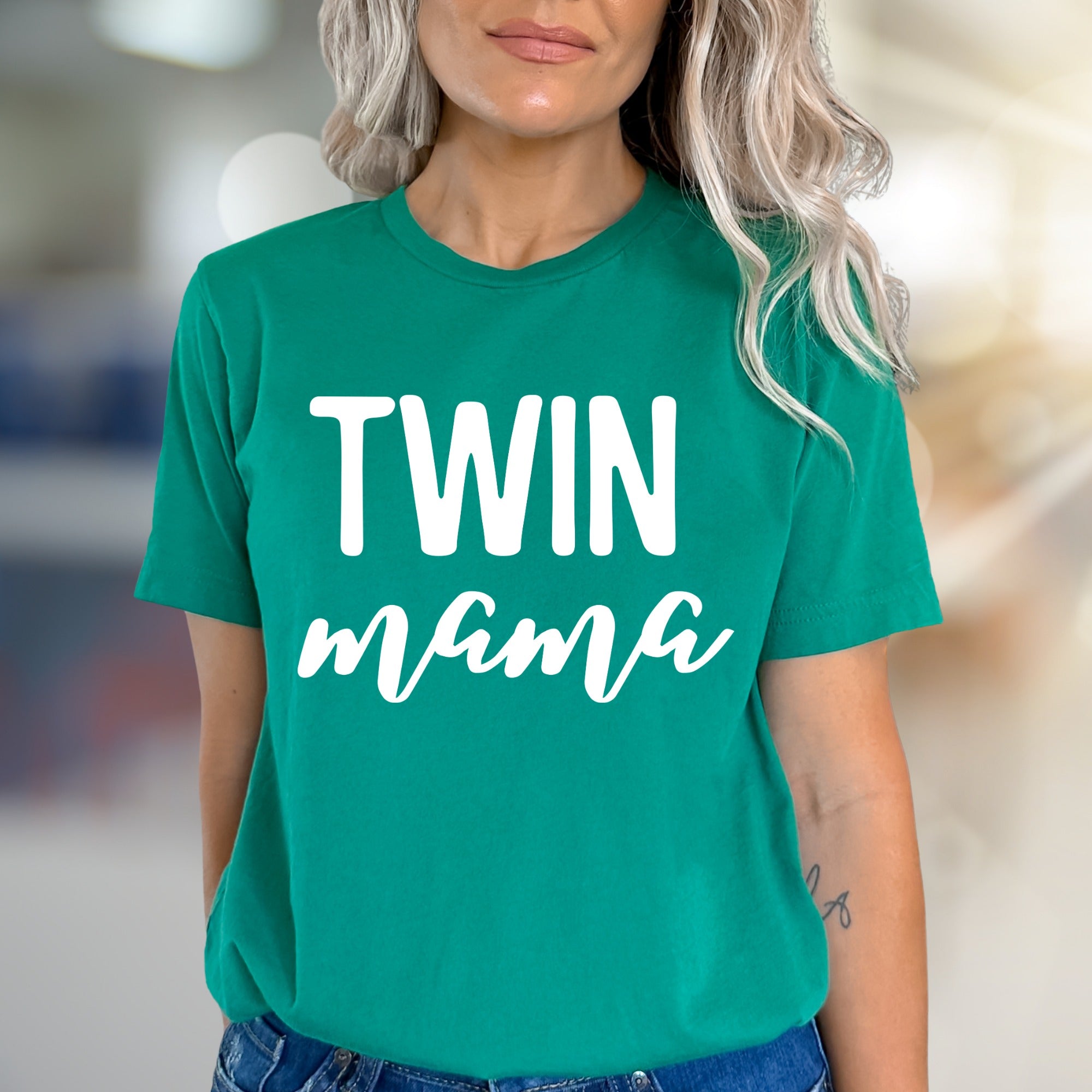 "TWIN mama" Motherhood Chic Graphic Tee, A Parental Pride Pick for Moms