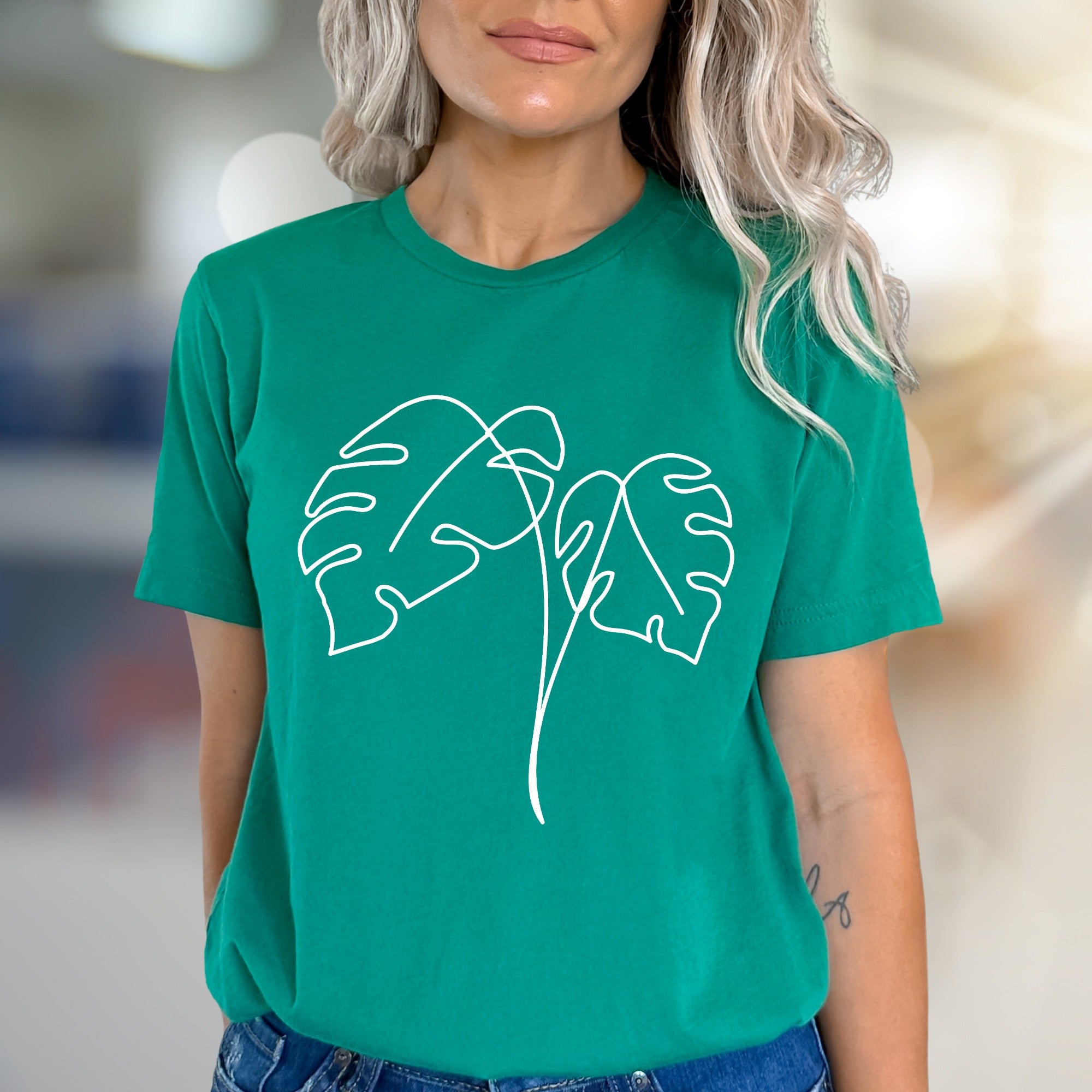 Minimalist Monstera Leaf Outline Graphic Tee, A Botanical Art Unisex Tee for Nature Lovers