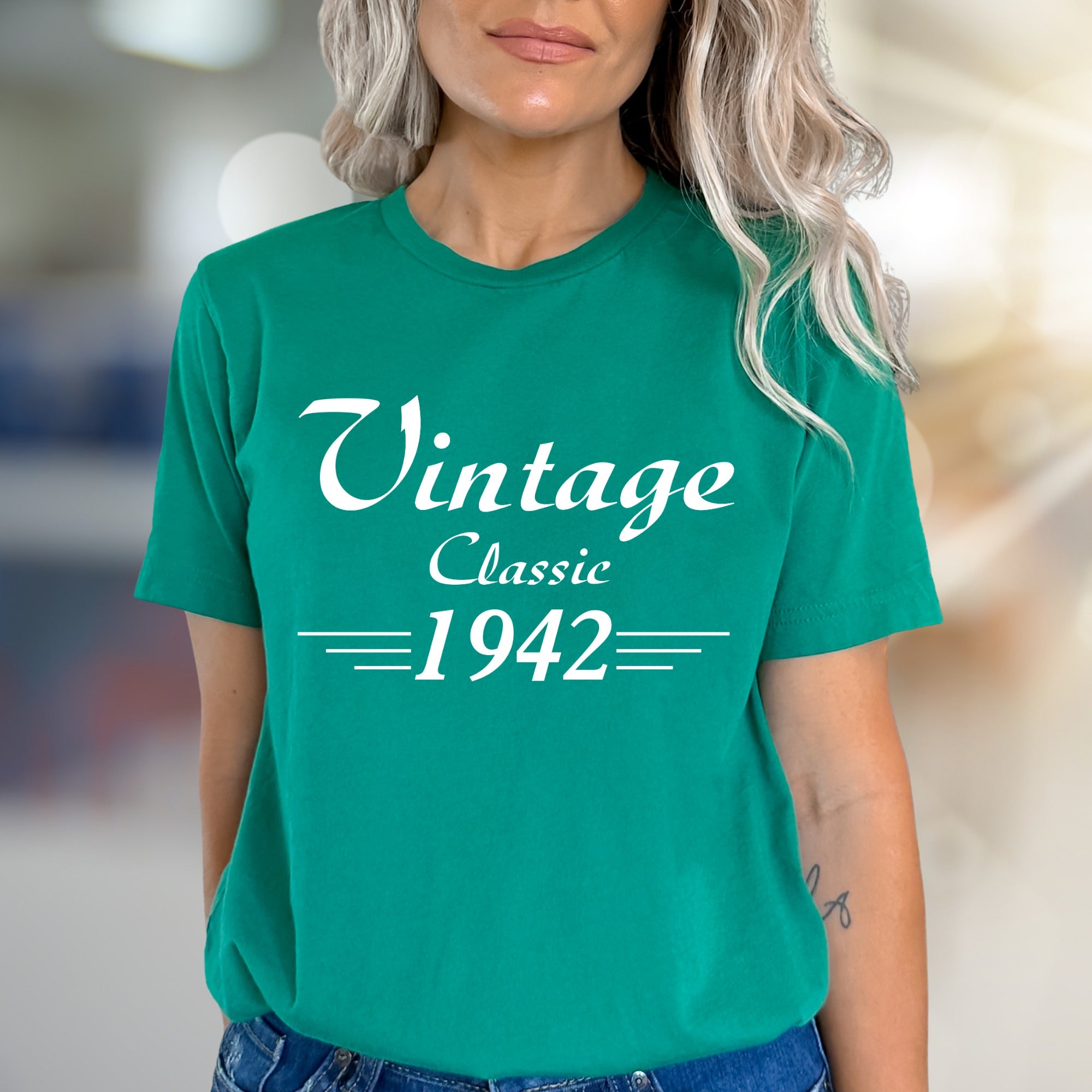 "Vintage Classic 1942" Retro Style Graphic Tee, a Nostalgic Pick for History Lovers