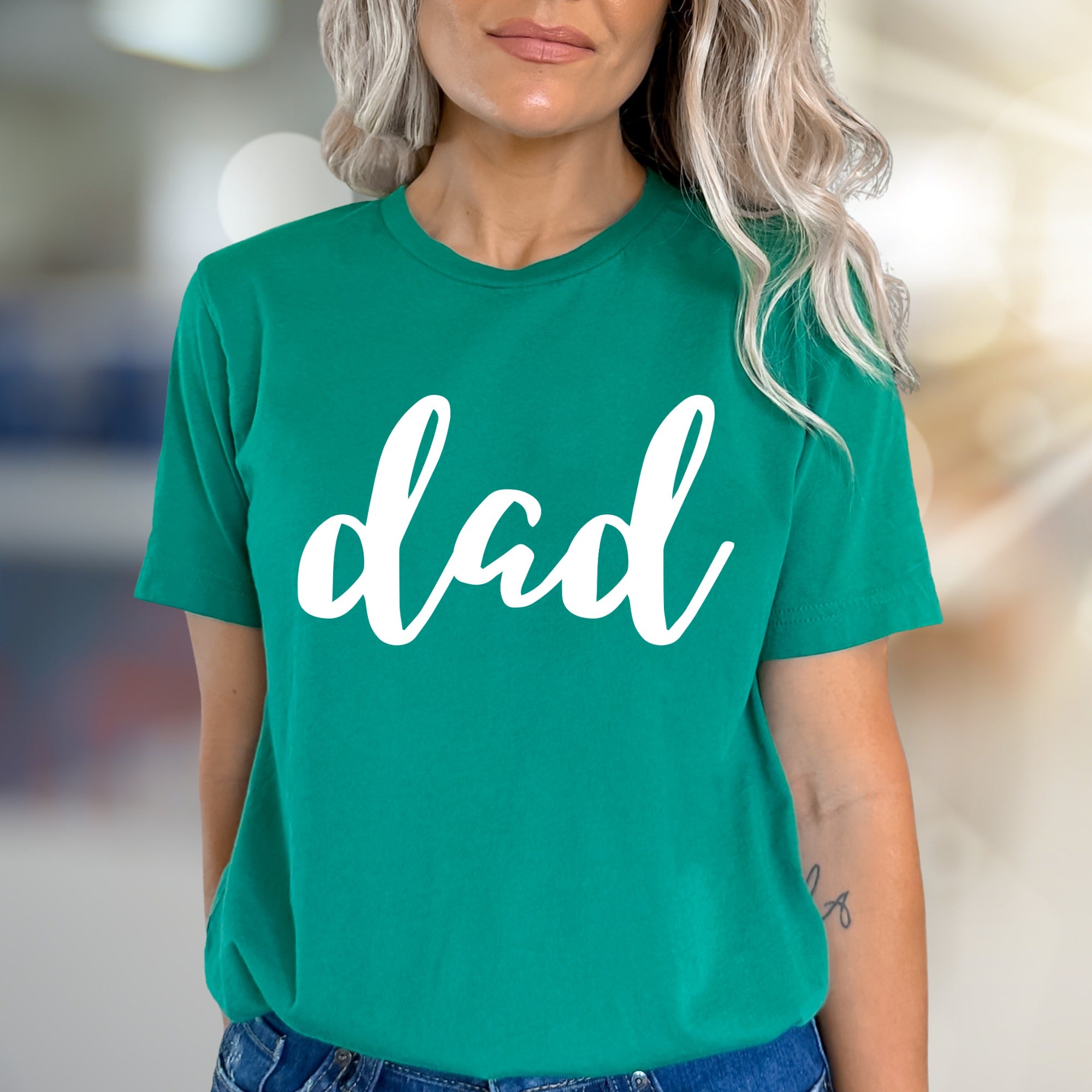 "dad" Script Tee, A Heartfelt Graphic Pick for Proud Parents