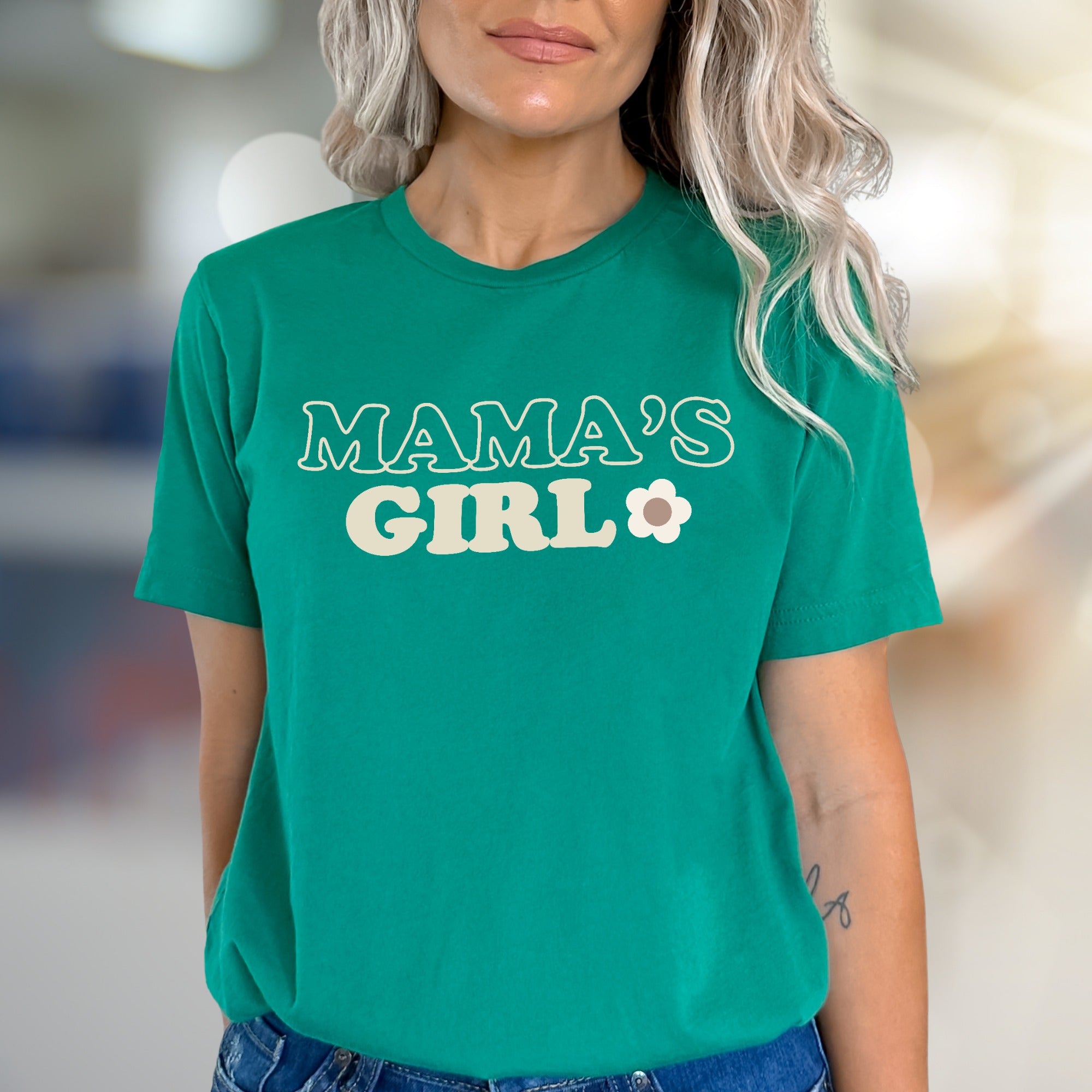 "Mama's Girl" Retro Flower Graphic Tee, a Sweet Family Pick for Loved Ones