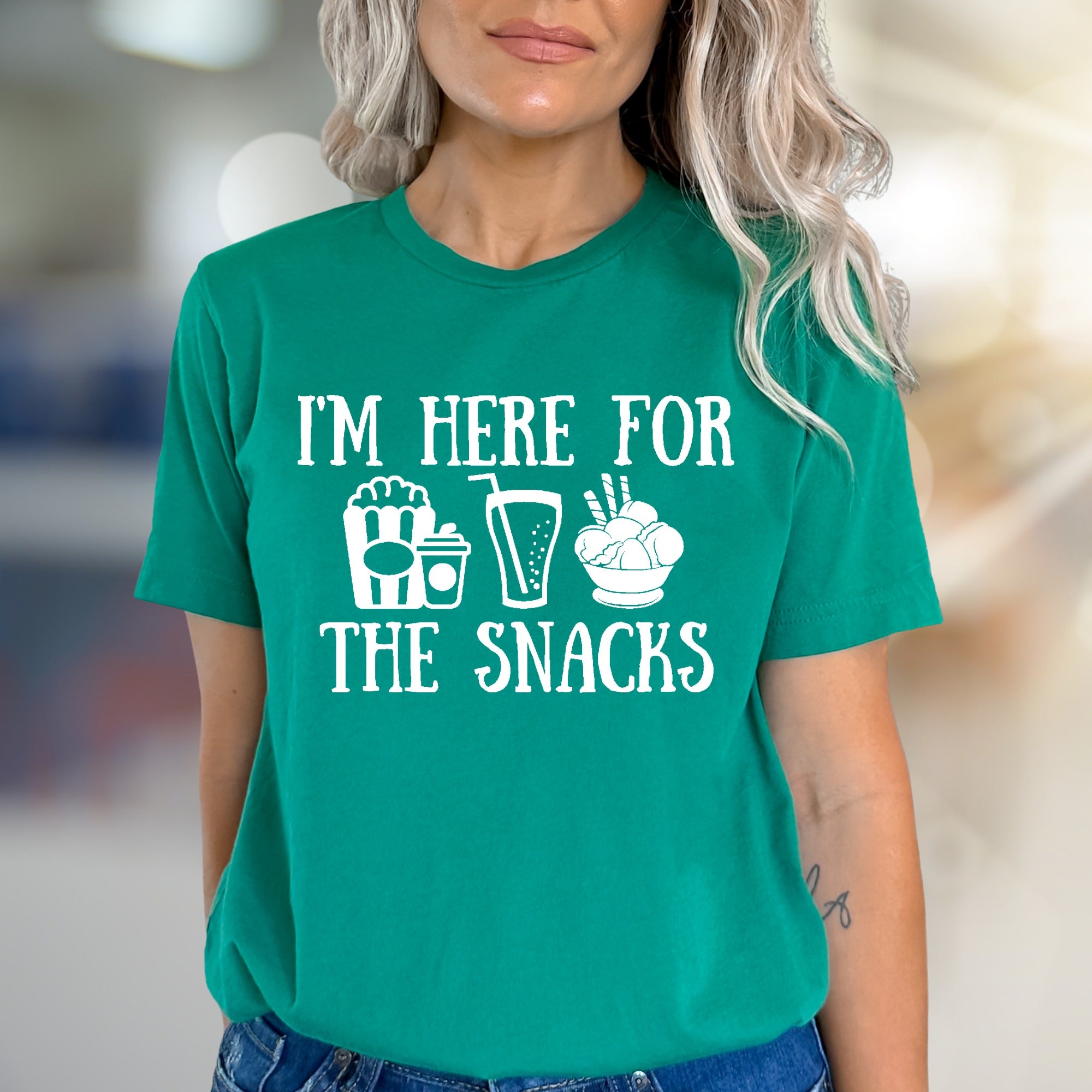 "I'm Here for the Snacks" Foodie Graphic Tee, a Casual Pick for Snack Lovers
