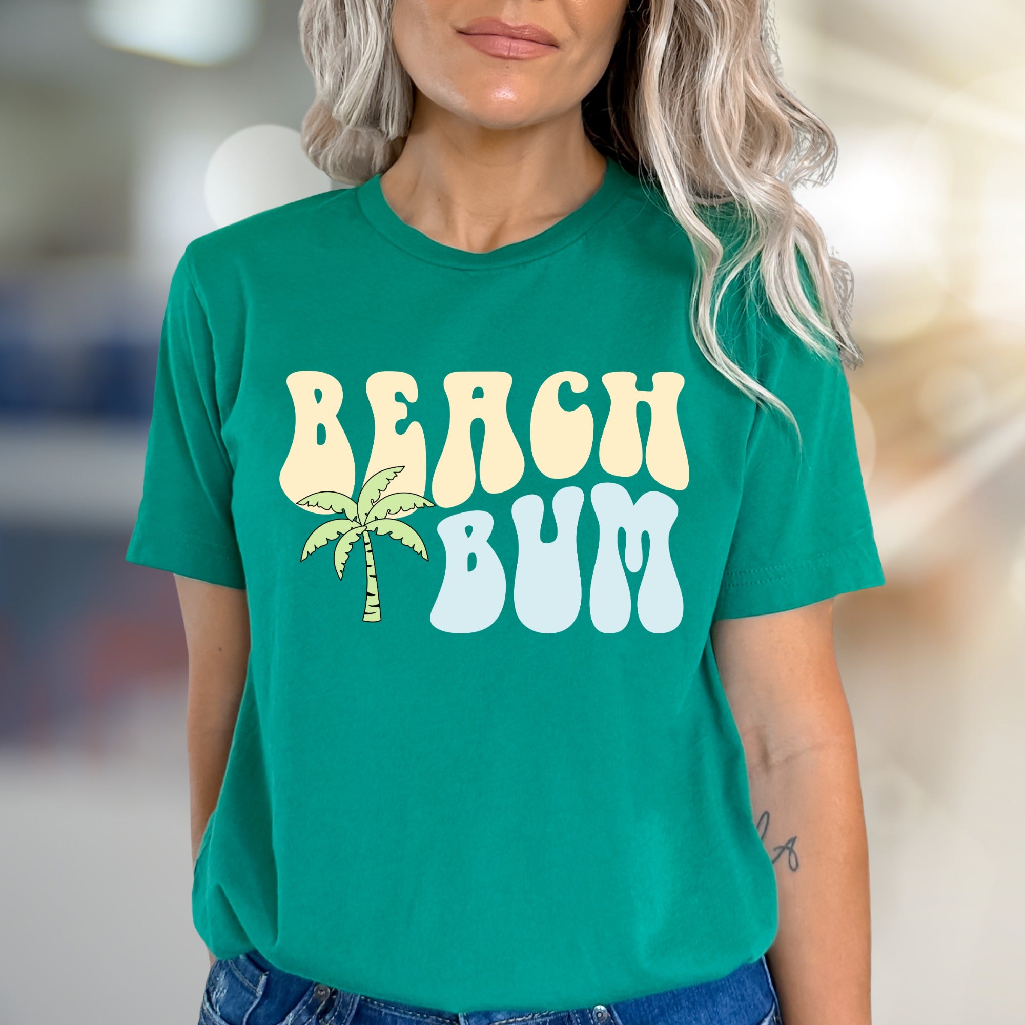 "Beach Bum" Retro Palm Graphic Tee, a Laid-Back Summer Pick for Vacationers