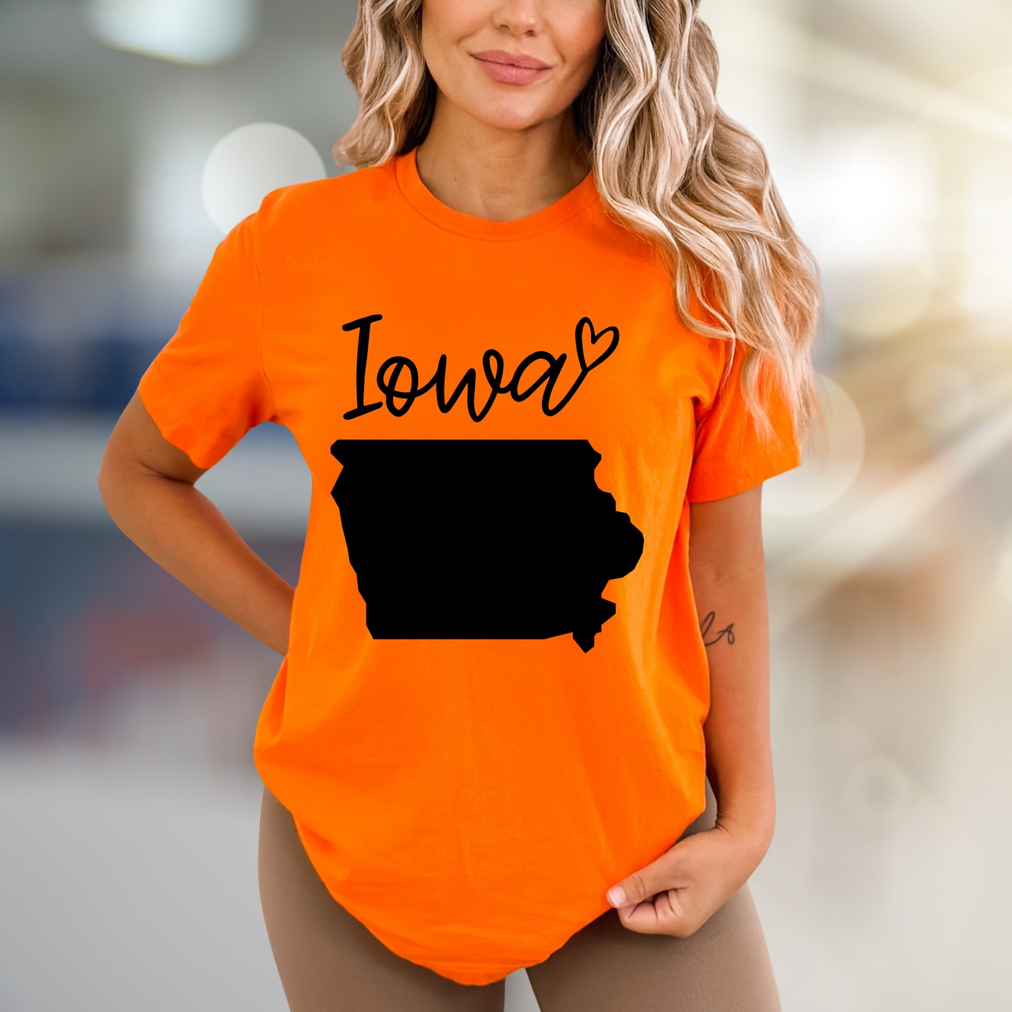 “Iowa” State Outline Graphic Tee, a Hometown Love Pick for Residents