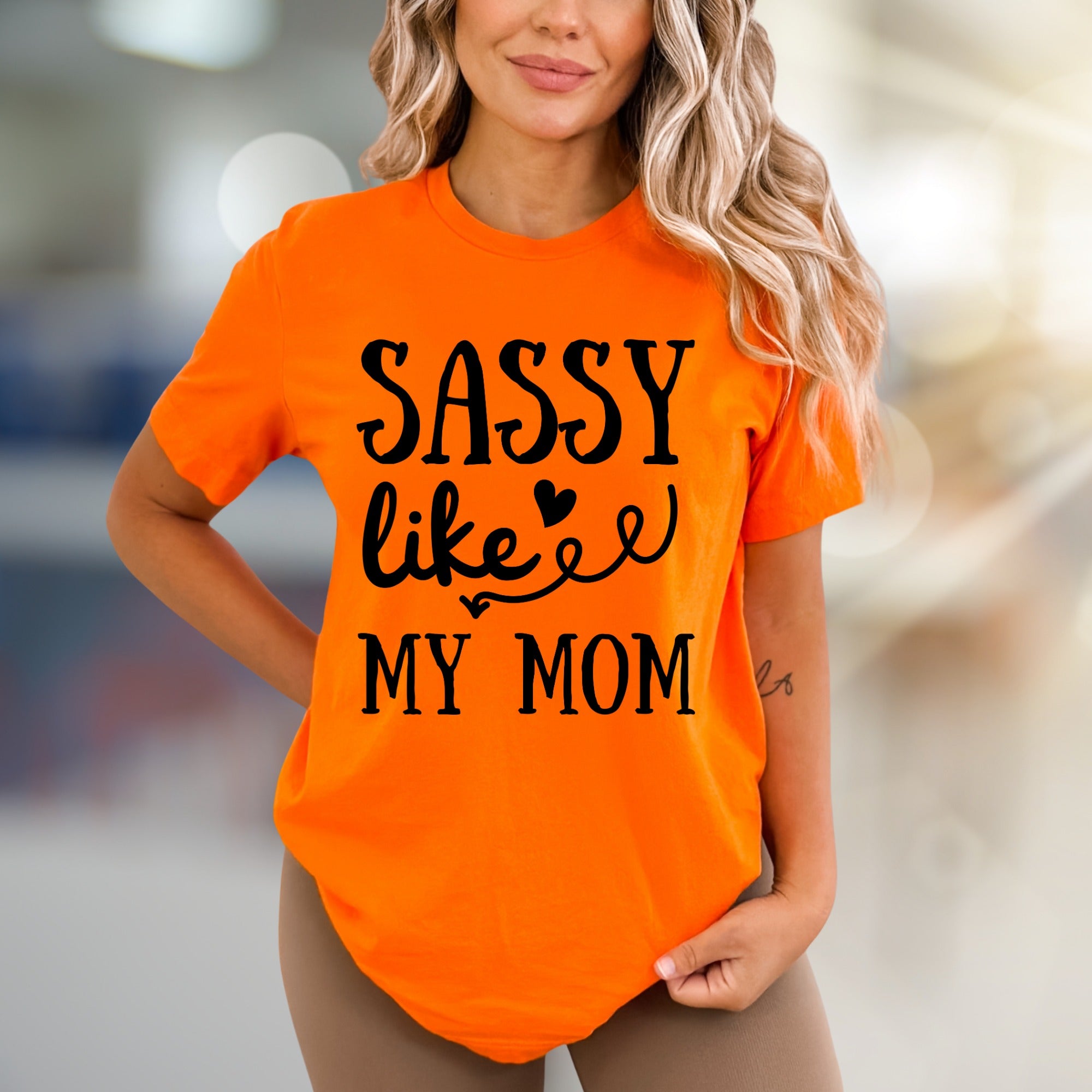 "Sassy Like My Mom" Chic Text Graphic Tee, a Mother-Daughter Style Pick for Trendsetters