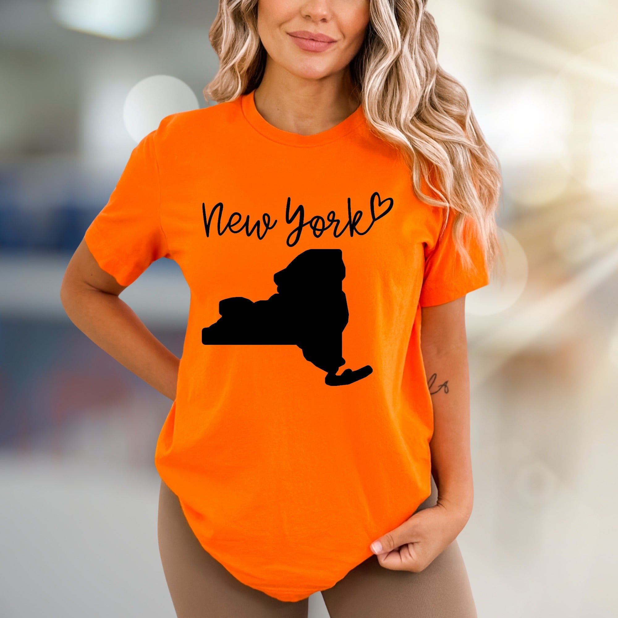 “New York” Landmark Graphic Tee, a State Pride Pick for Travelers