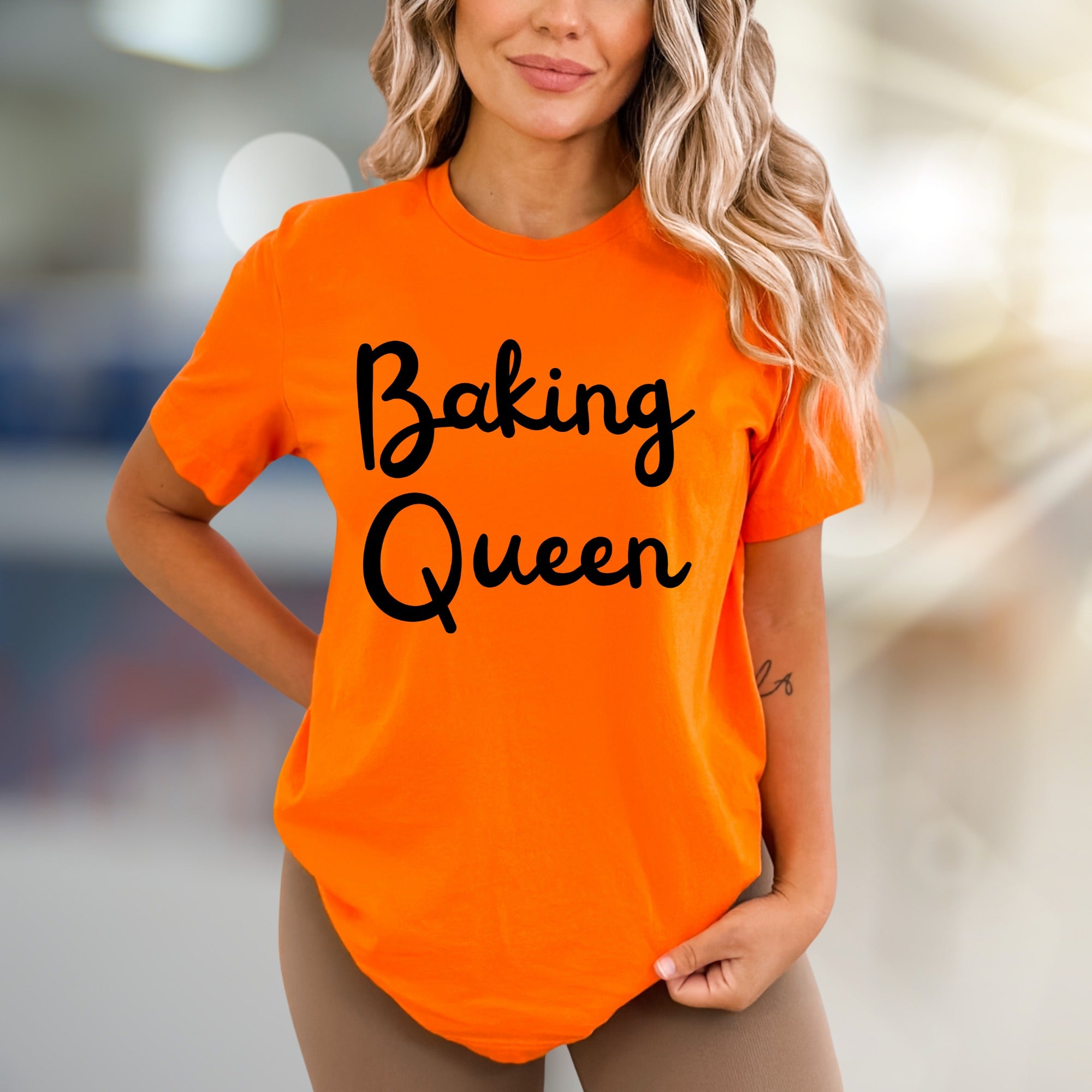 "Baking Queen" Script Graphic Tee, a Culinary Chic Pick for Home Bakers