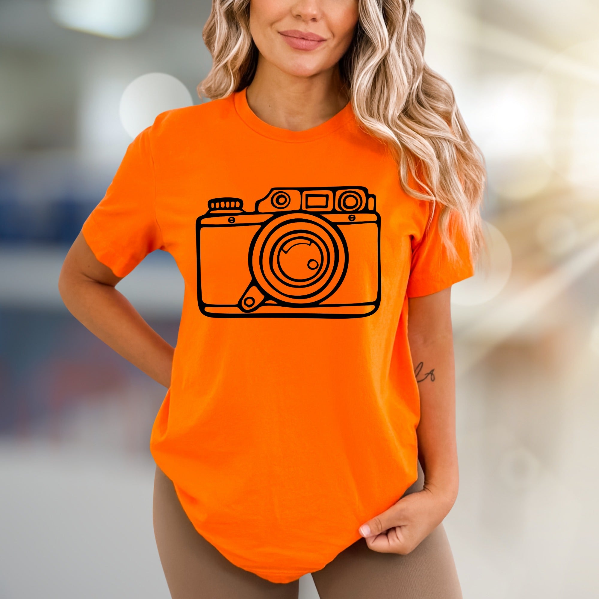 Minimalist Camera Outline Graphic Tee, A Photography Lover's Unisex Pick