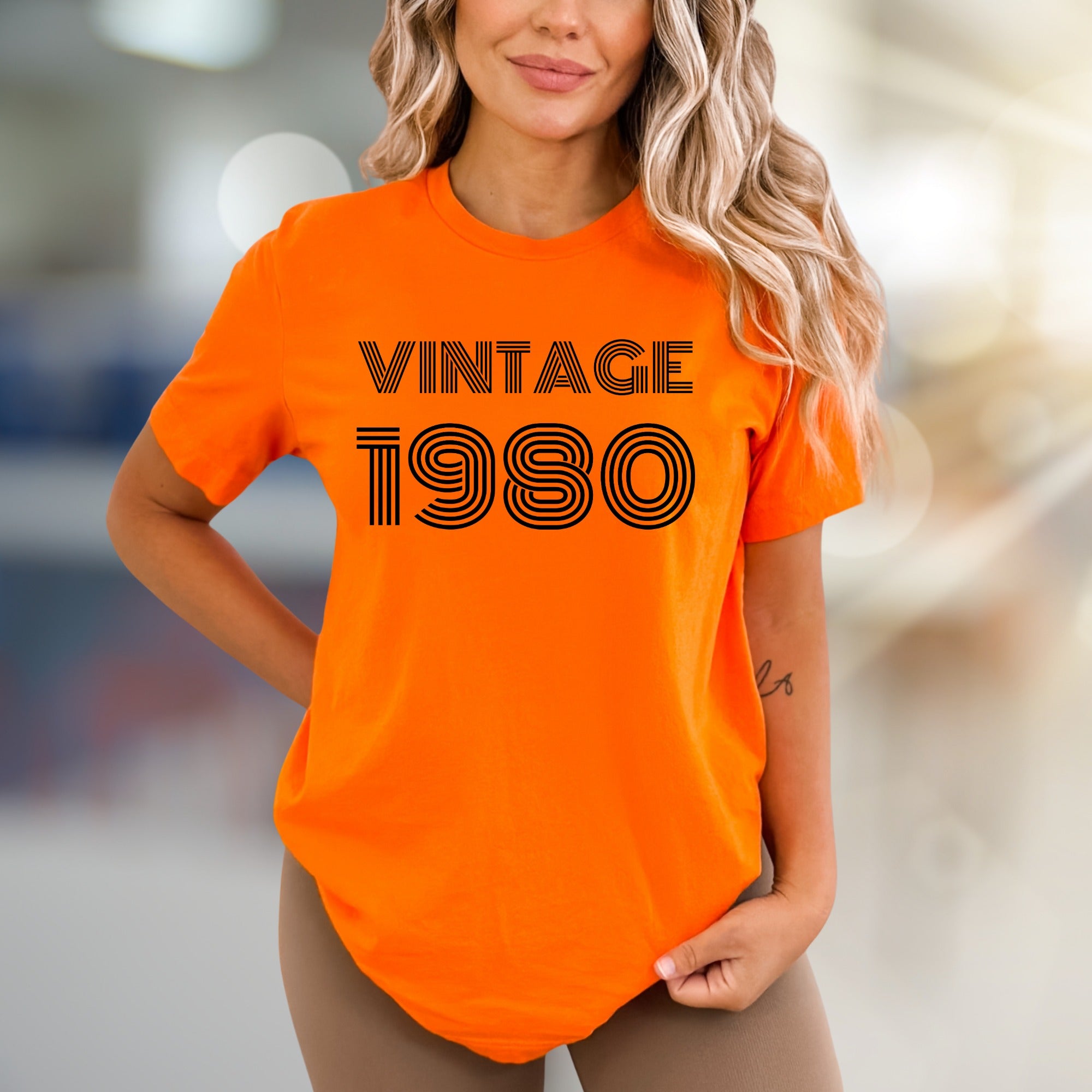 "VINTAGE 1980" Retro Birthday Graphic Tee, a Nostalgic Pick for Enthusiasts