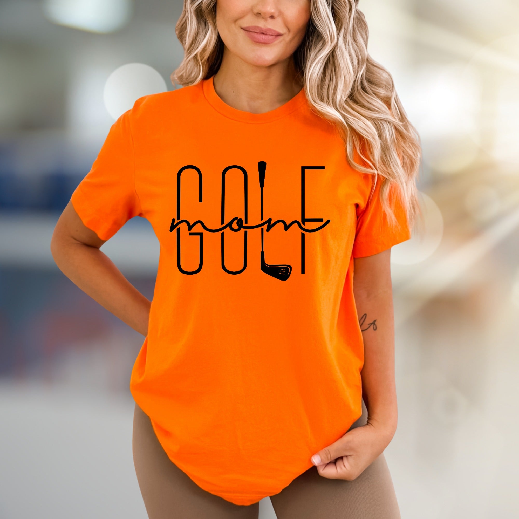 "GOLF mom" Golf Club Graphic Tee, a Sporty Pick for Dedicated Moms