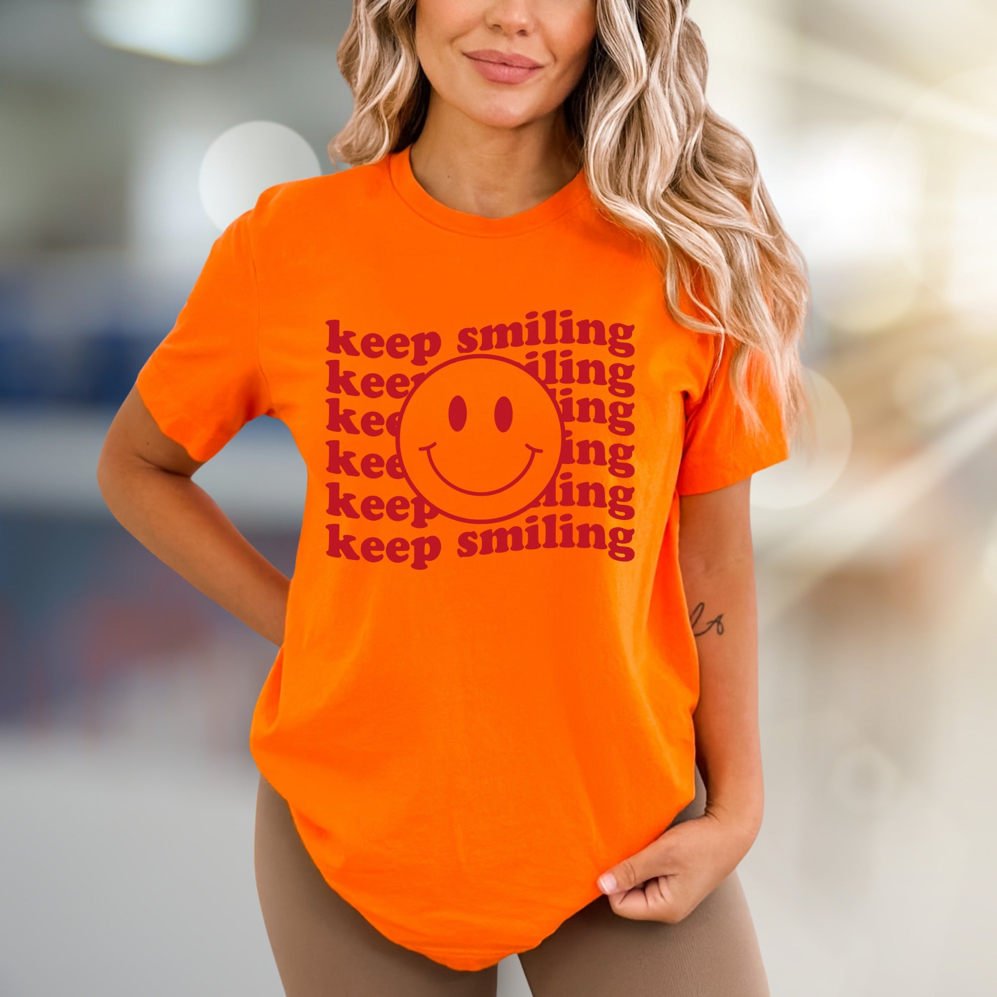 "keep smiling" Retro Smiley Face Graphic Tee, a Positive Vibe Pick for Everyone