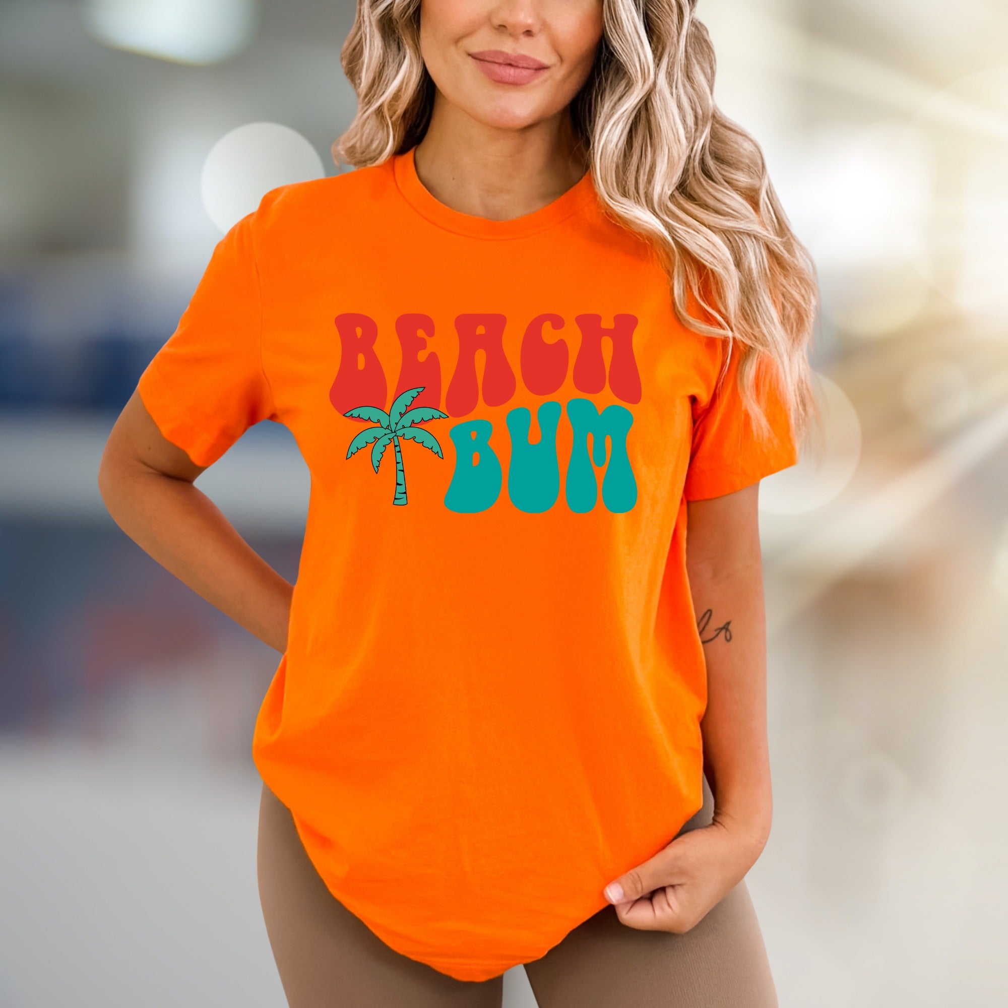 "Beach Bum" Retro Palm Graphic Tee, a Laid-Back Summer Pick for Vacationers