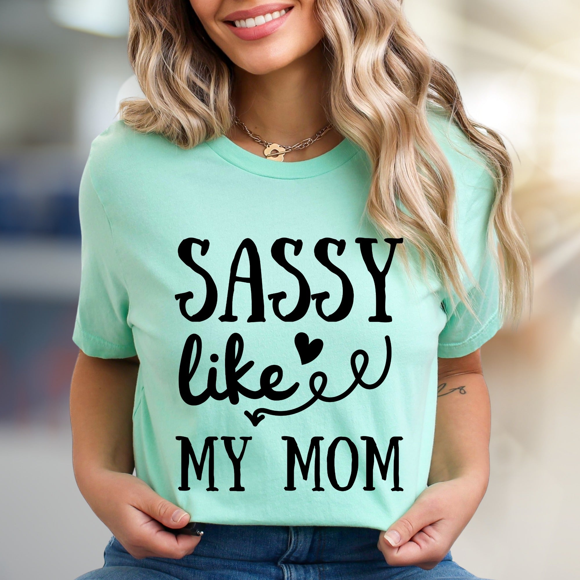 "Sassy Like My Mom" Chic Text Graphic Tee, a Mother-Daughter Style Pick for Trendsetters