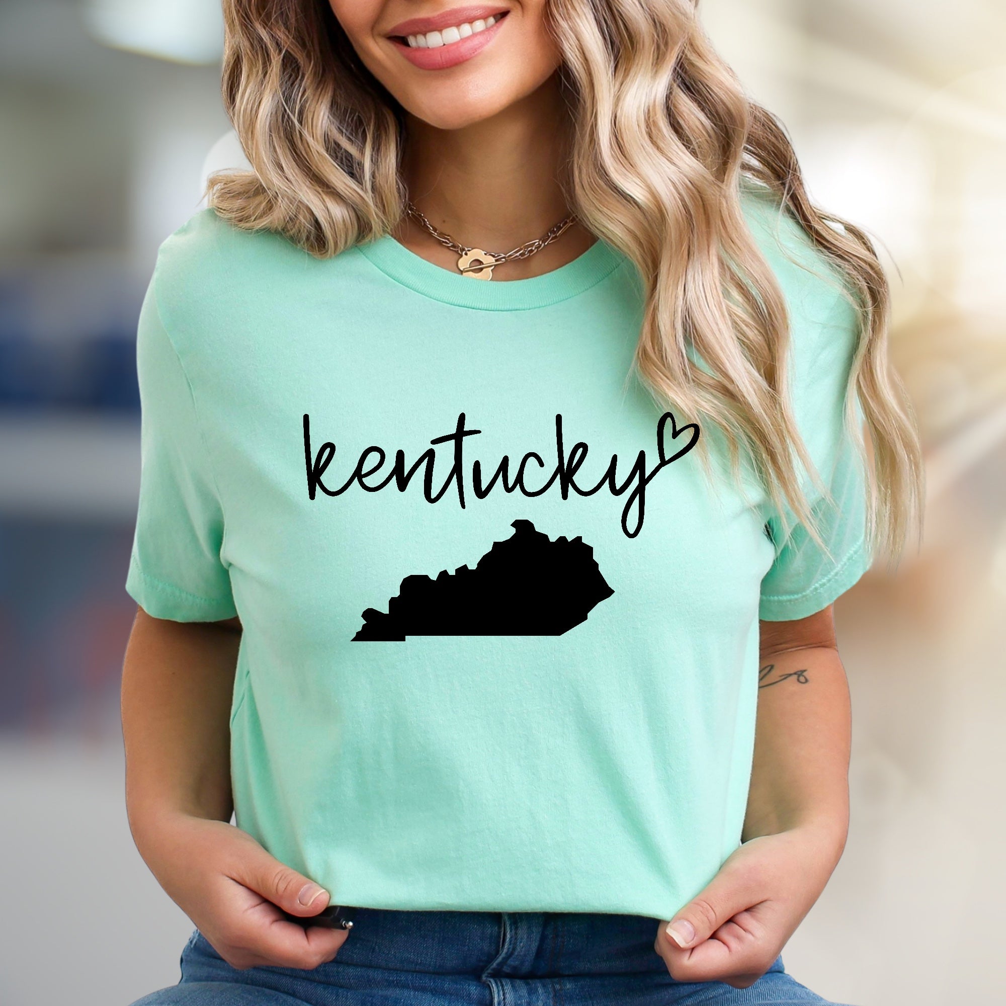 "Kentucky" State Outline Graphic Tee, a Hometown Love Pick for Souvenir