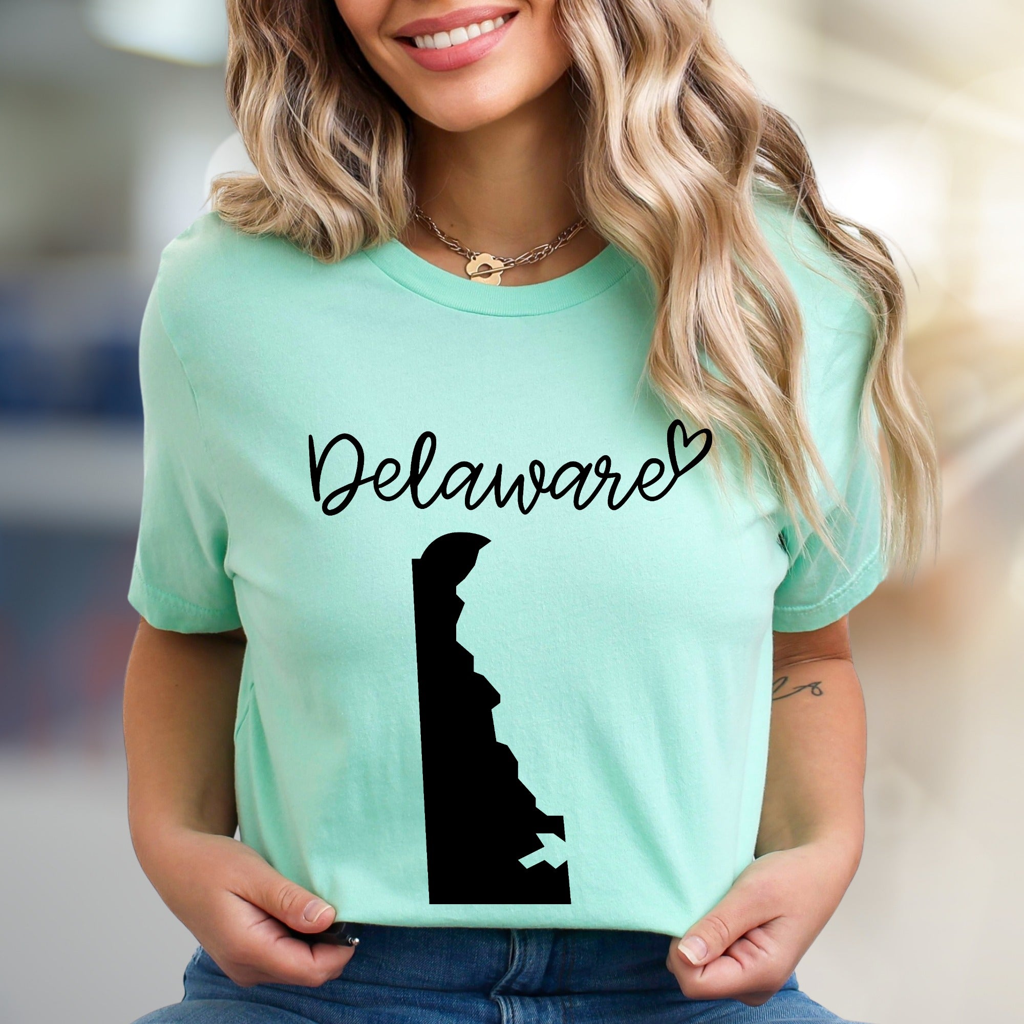 "Delaware" State Map Graphic Tee, a Hometown Pride Pick for Residents & Fans