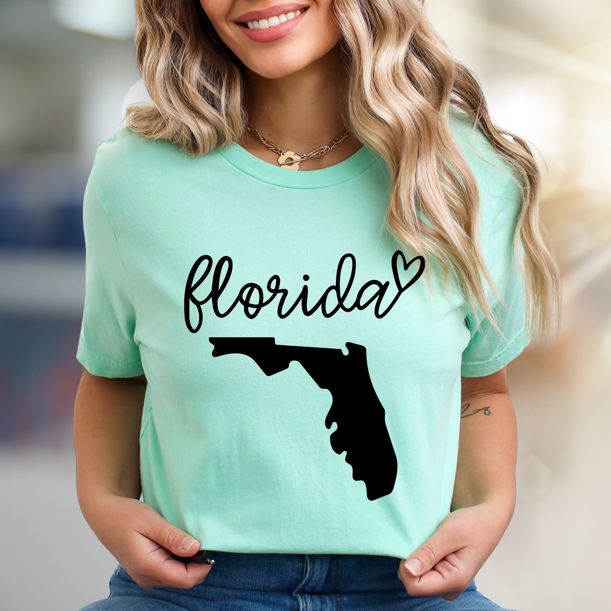 "Florida" State Outline & Script Graphic Tee, a Sunshine State Pick for Travelers