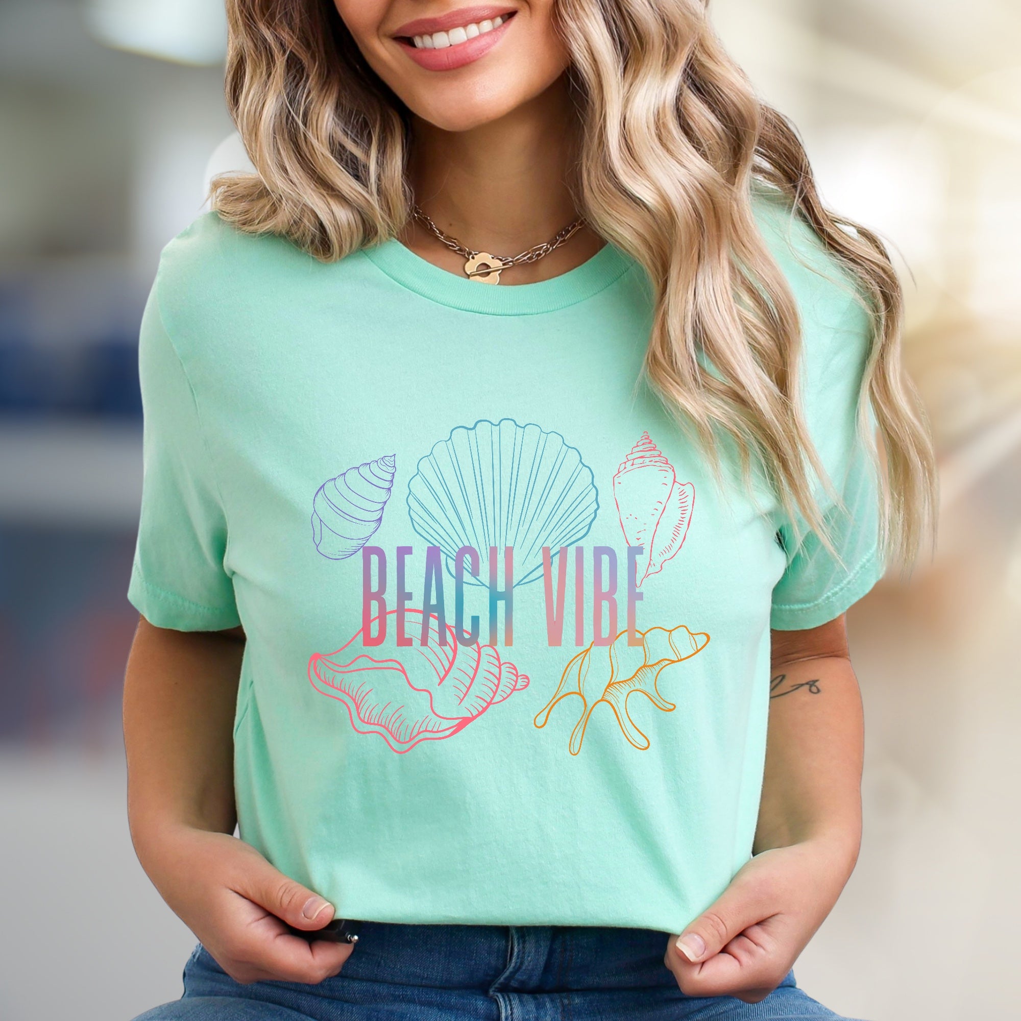 "BEACH VIBE" Seashell Gradient Graphic Tee, a Coastal Chic Pick for Ocean Lovers