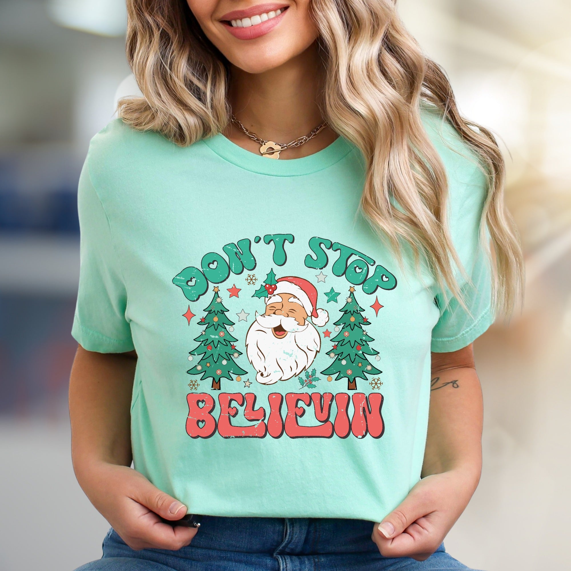 “Don't Stop Believin'” Retro Christmas Graphic Tee, a Festive Holiday Pick for Enthusiasts