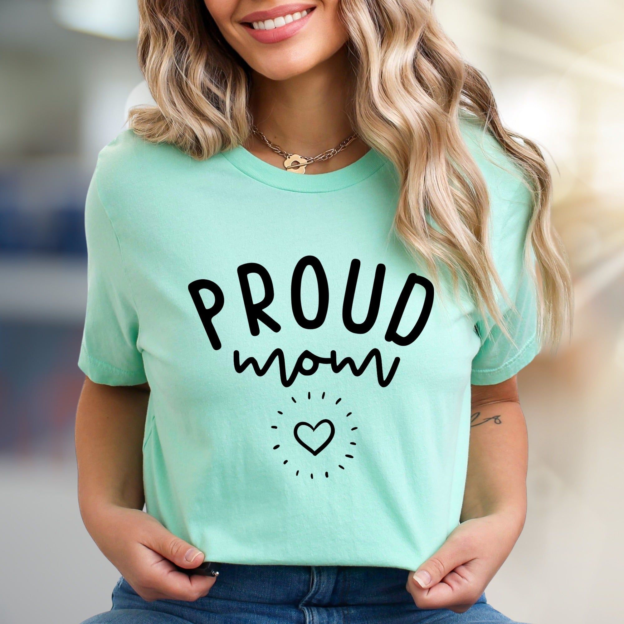 "Proud Mom" Heart Graphic Tee, a Loving Pick for Everyday Style