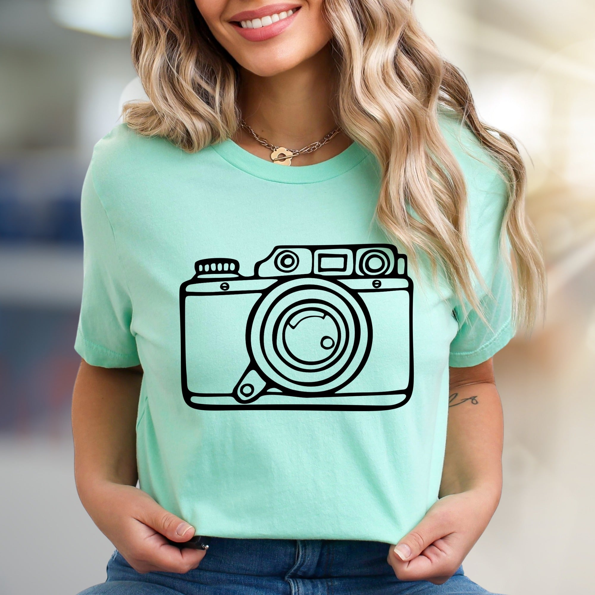 Minimalist Camera Outline Graphic Tee, A Photography Lover's Unisex Pick