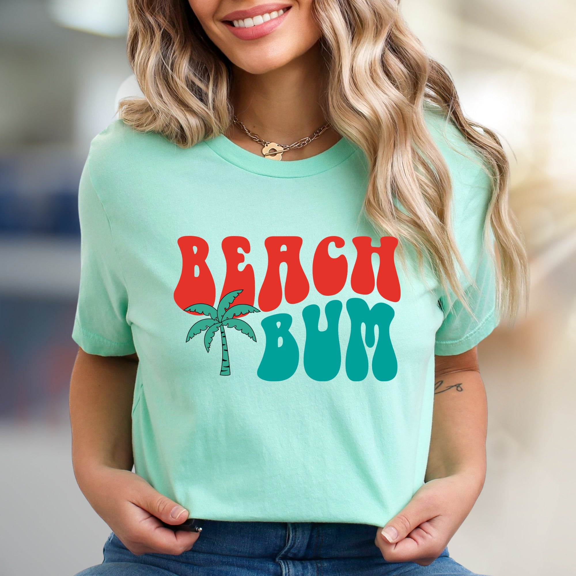 "Beach Bum" Retro Palm Graphic Tee, a Laid-Back Summer Pick for Vacationers