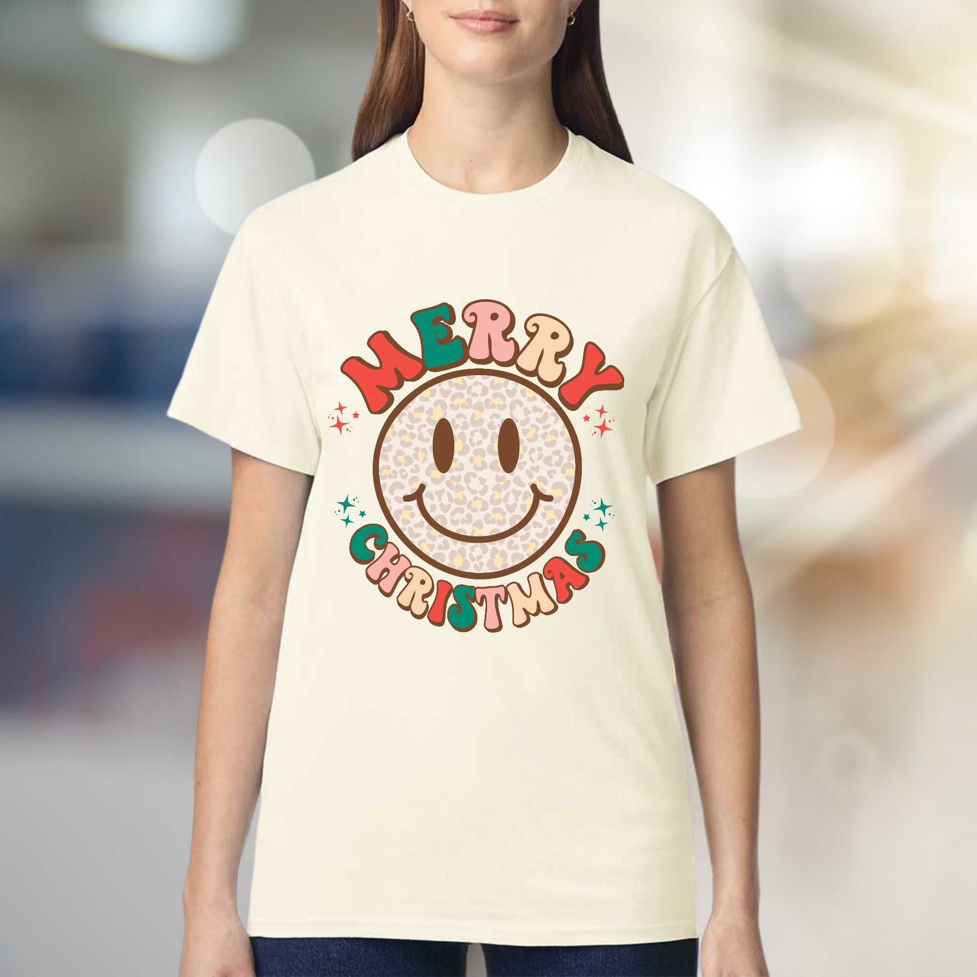 "Merry Christmas" Leopard Smiley Graphic Tee, a Festive Retro Pick for Holiday Lovers