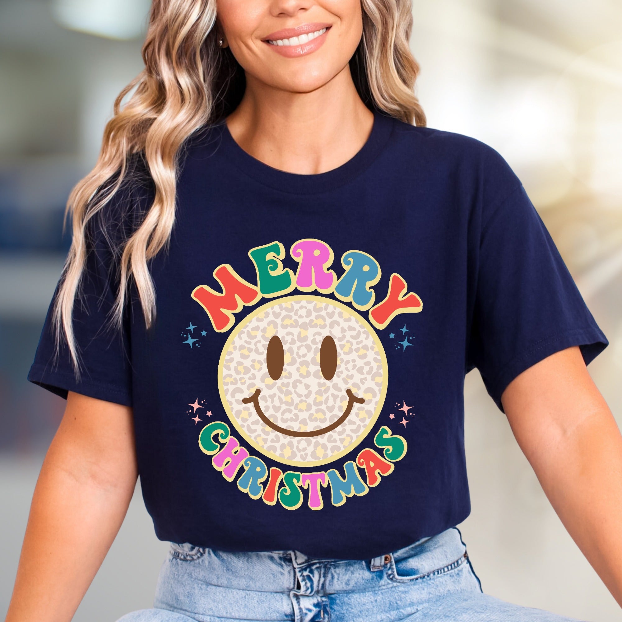 "Merry Christmas" Leopard Smiley Graphic Tee, a Festive Retro Pick for Holiday Lovers