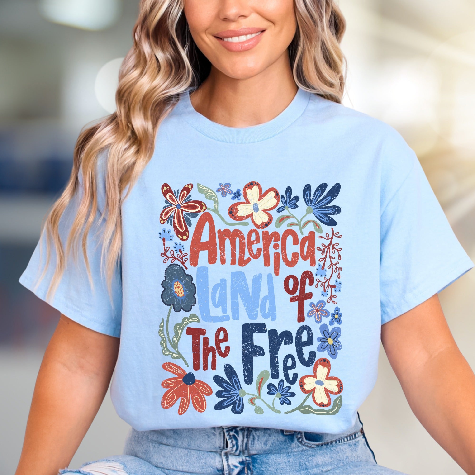 "America Land of The Free" Floral Graphic Tee, a Patriotic Casual Pick for Everyday Wear