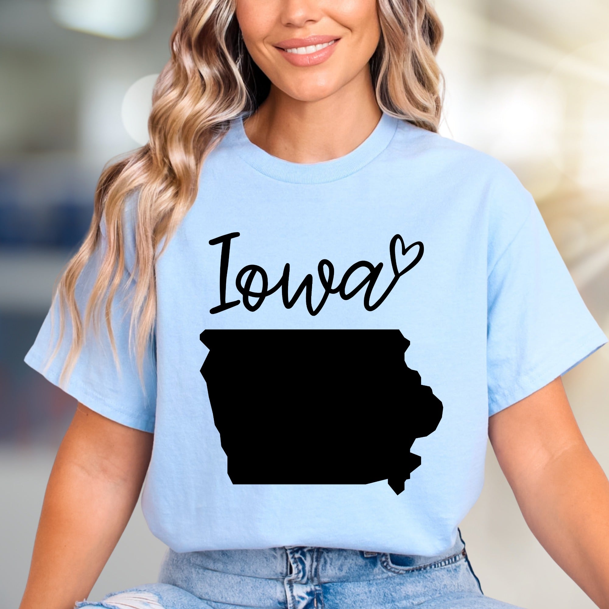 “Iowa” State Outline Graphic Tee, a Hometown Love Pick for Residents