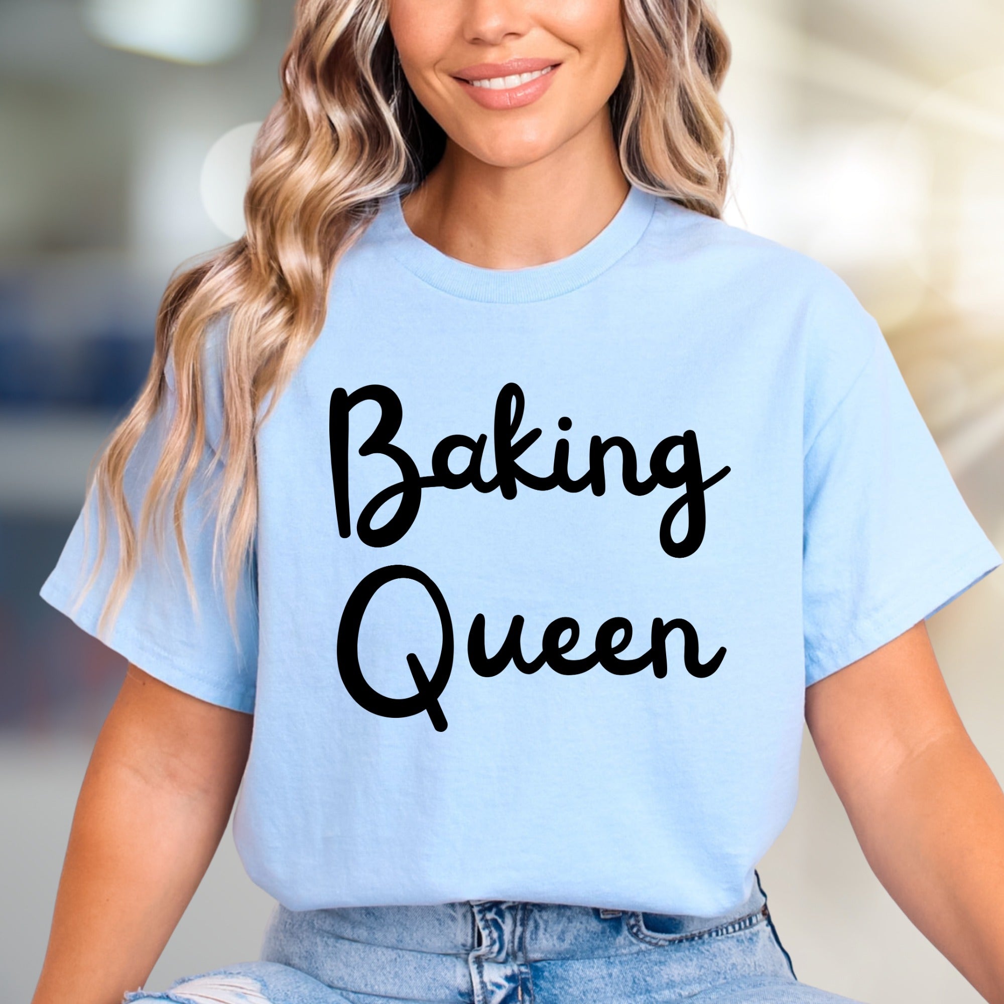"Baking Queen" Script Graphic Tee, a Culinary Chic Pick for Home Bakers