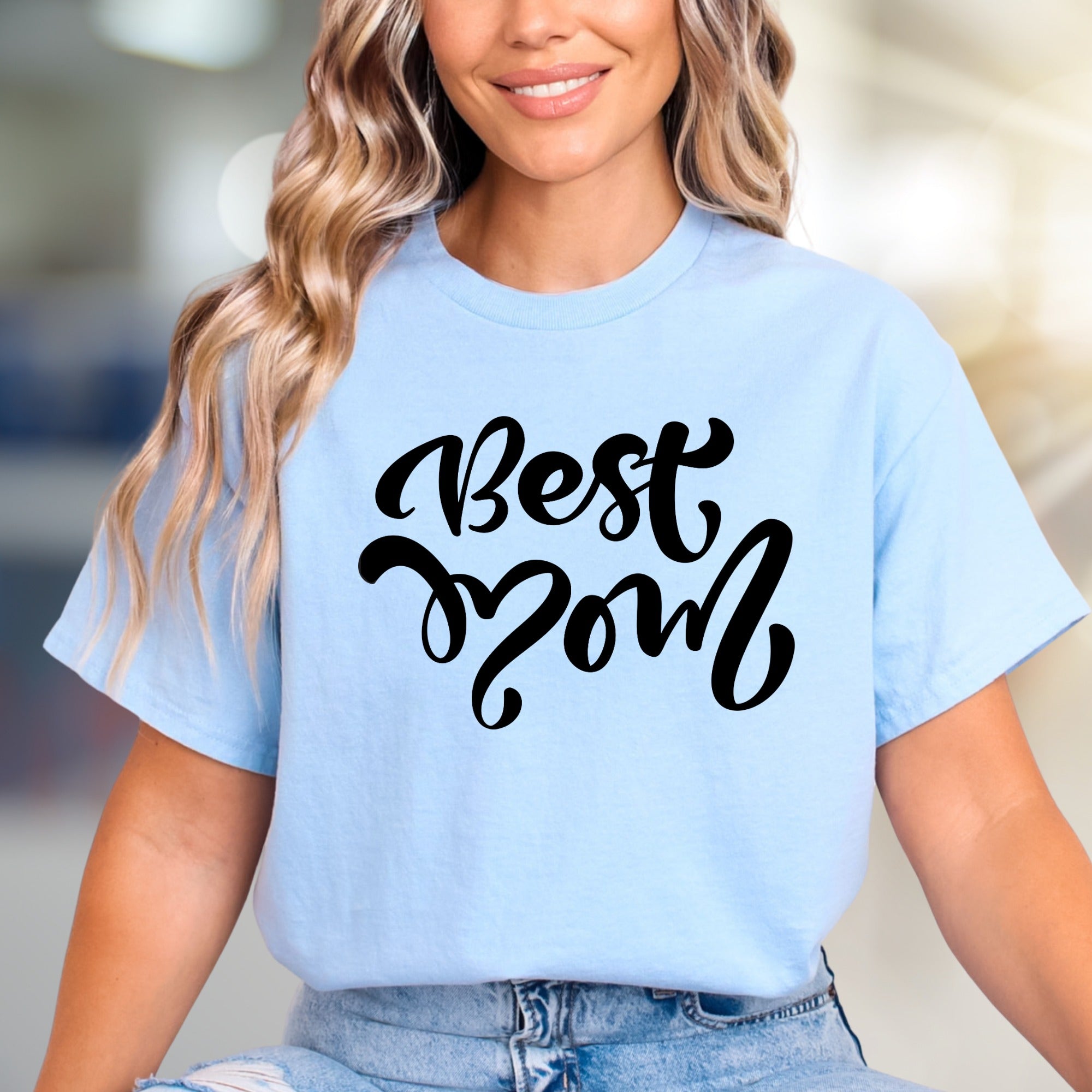 "Best Mom" Charming Script Graphic Tee, A Heartfelt Gift for Mothers