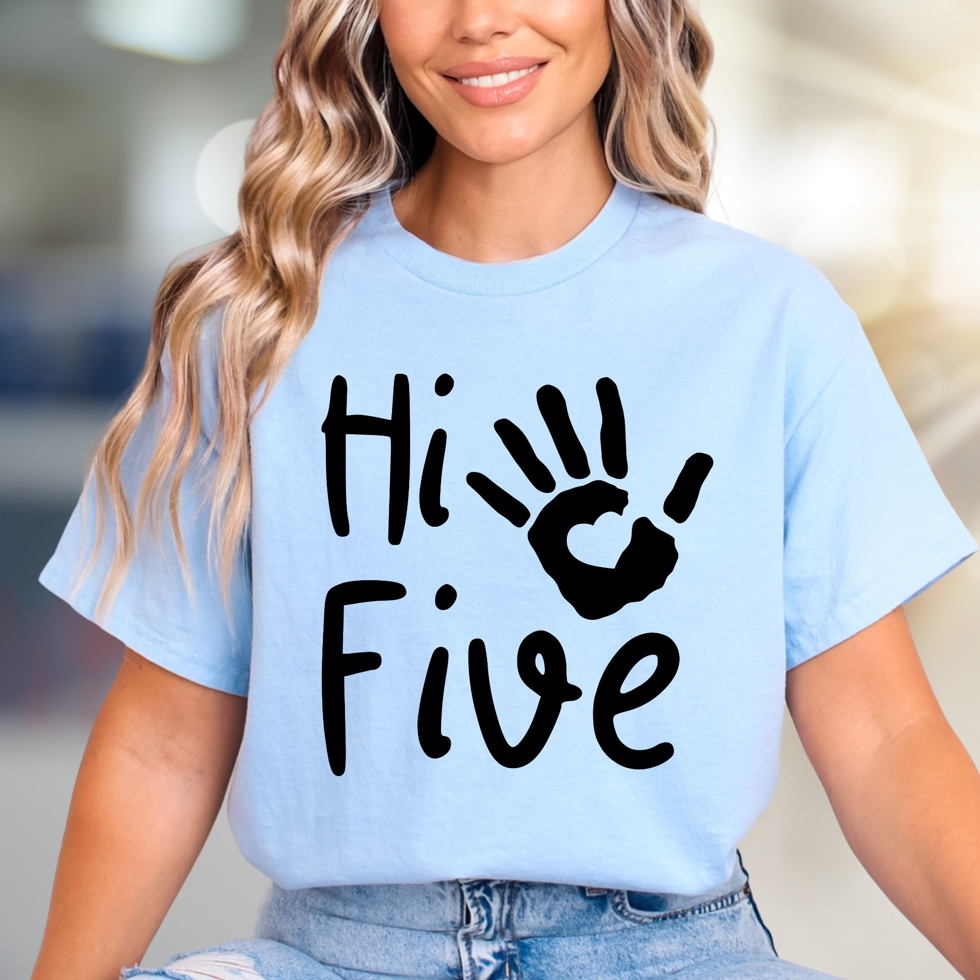 "Hi Five" Handprint Graphic Tee, a Playful Pick for Enthusiasts