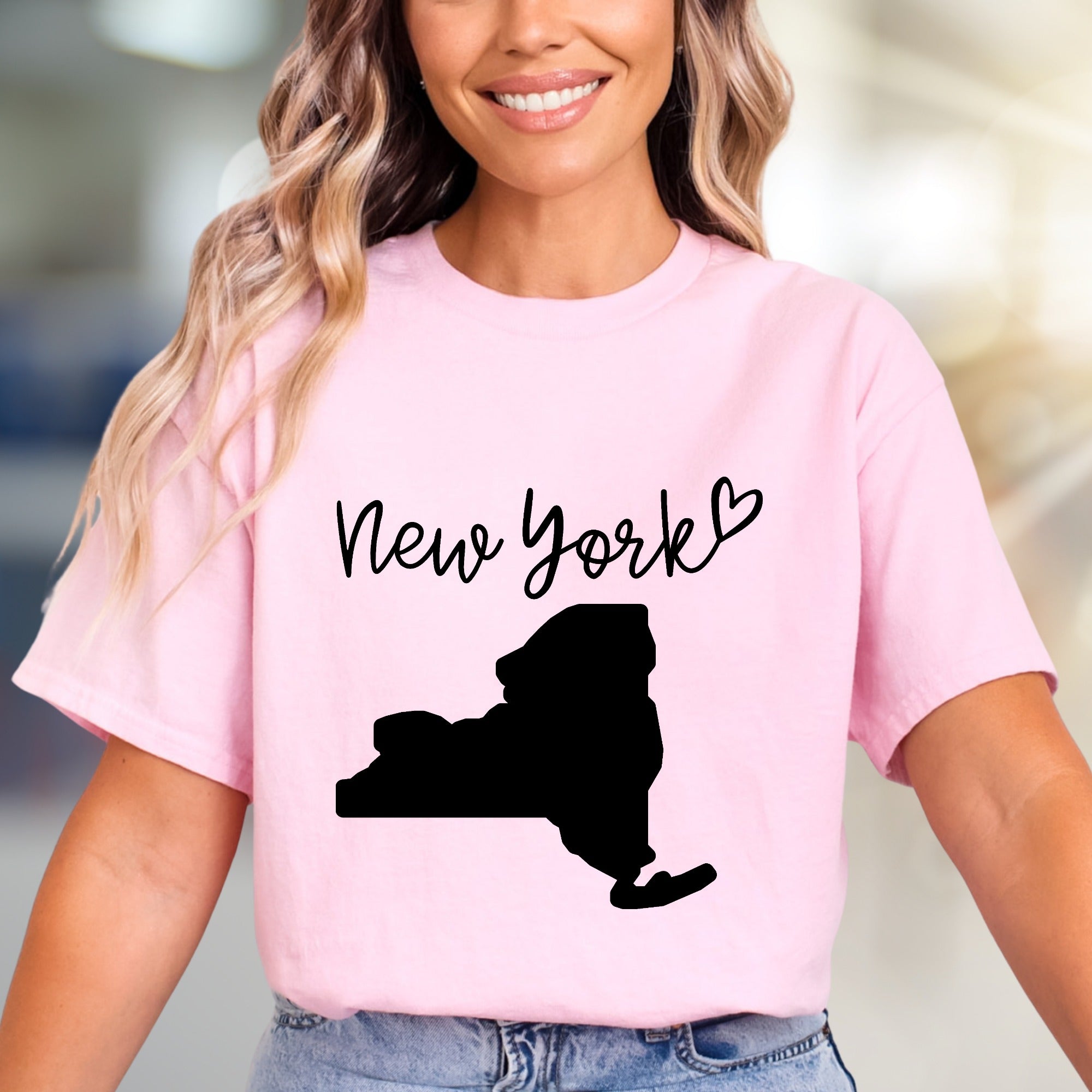 “New York” Landmark Graphic Tee, a State Pride Pick for Travelers