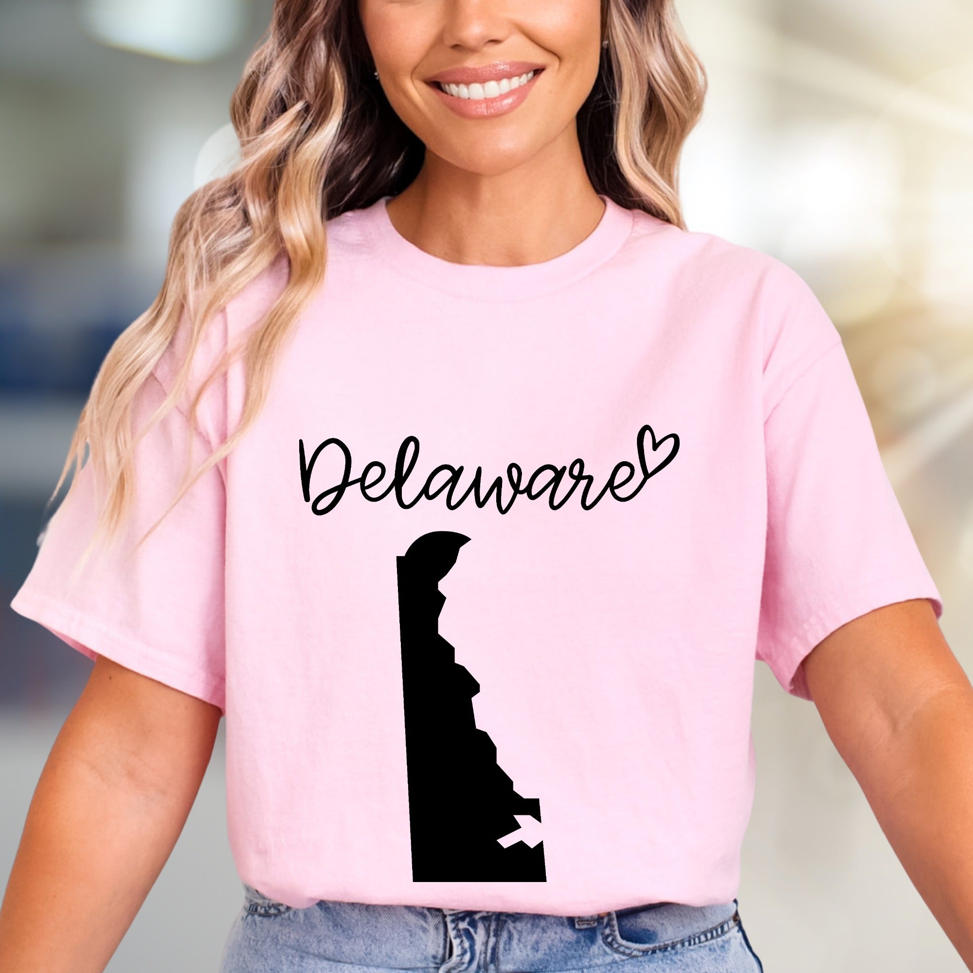 "Delaware" State Map Graphic Tee, a Hometown Pride Pick for Residents & Fans