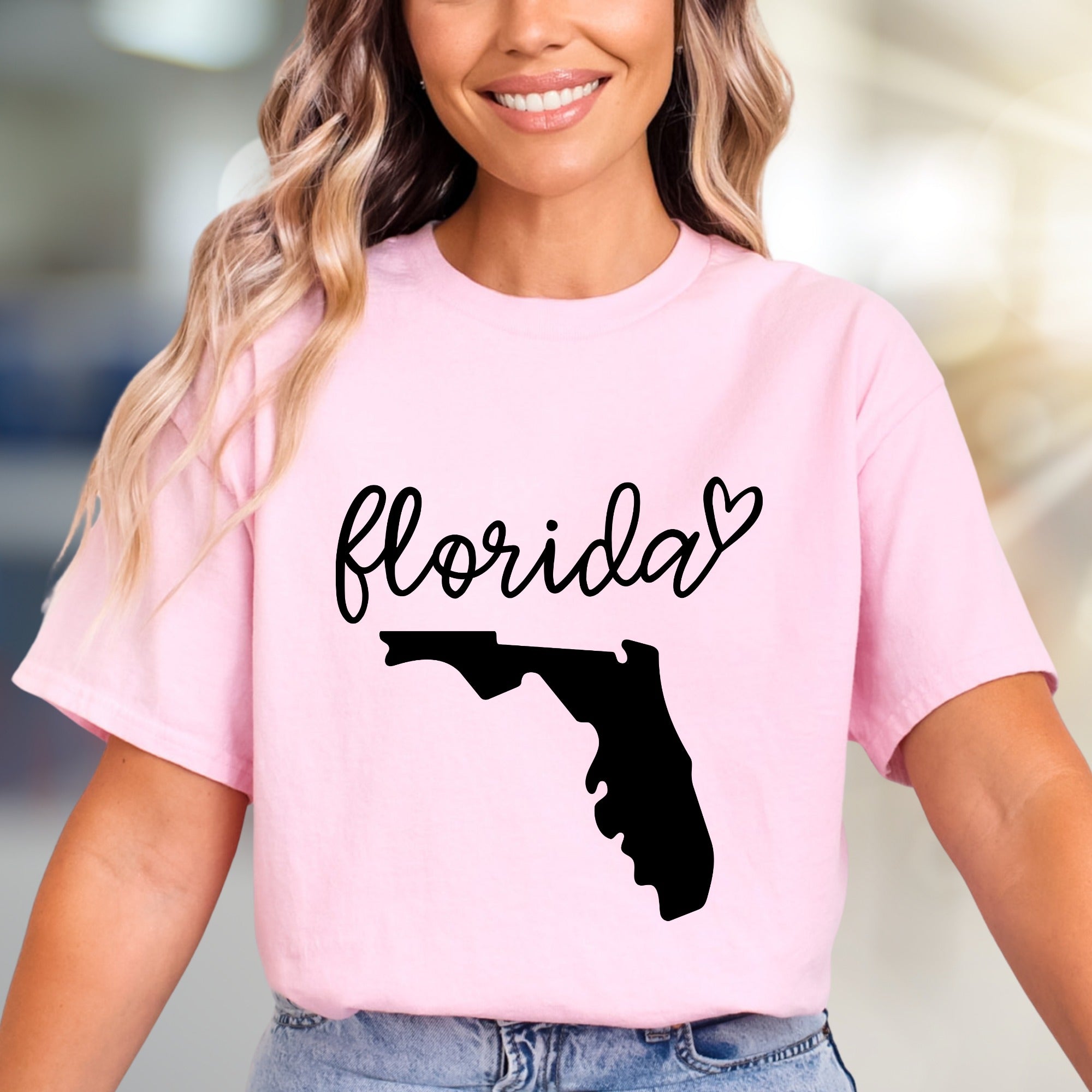 "Florida" State Outline & Script Graphic Tee, a Sunshine State Pick for Travelers