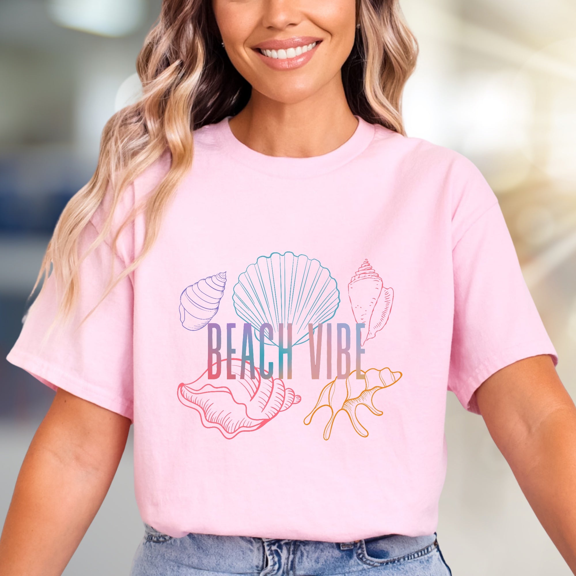 "BEACH VIBE" Seashell Gradient Graphic Tee, a Coastal Chic Pick for Ocean Lovers